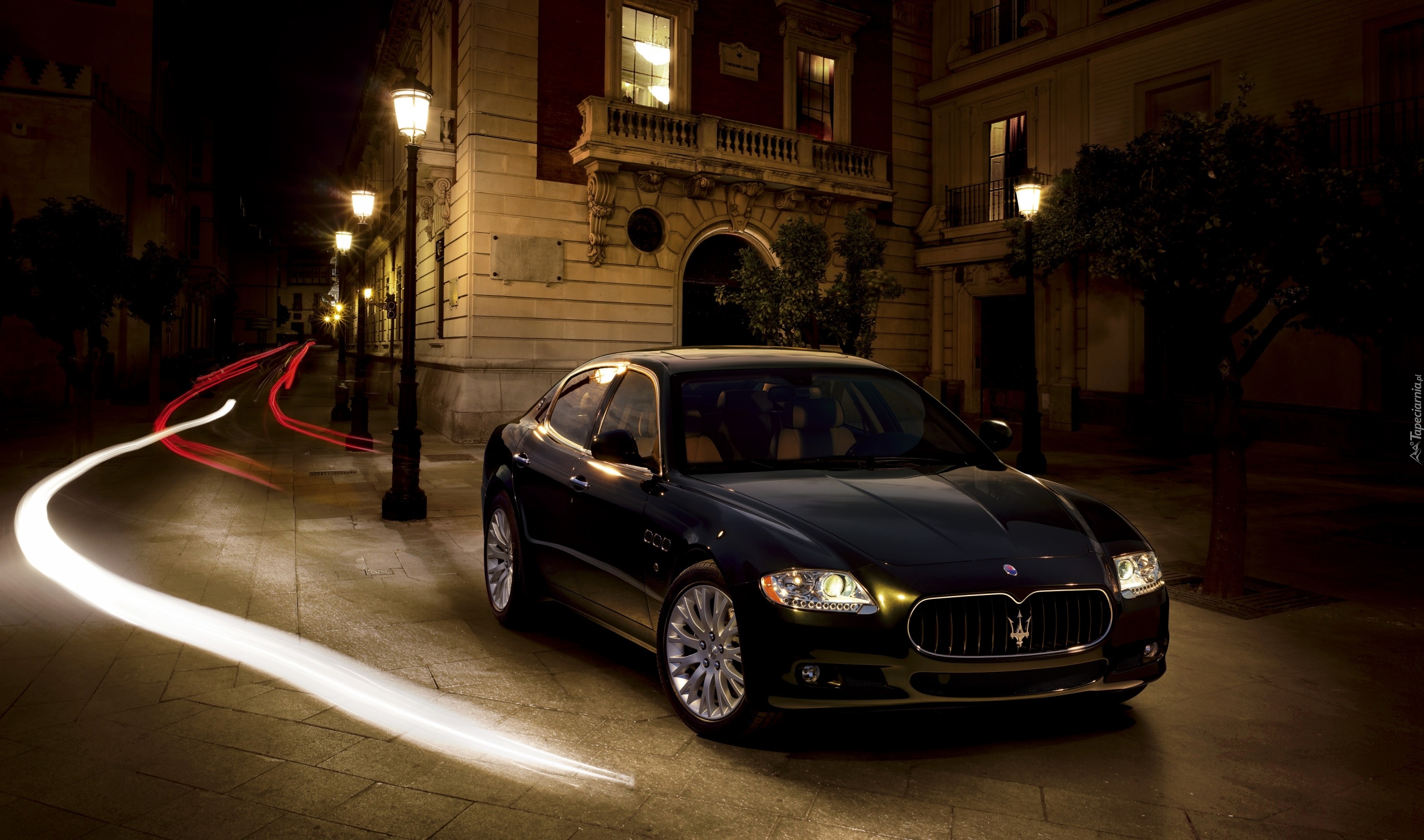 Maserati Quattroporte V, Budynek, Latarnie