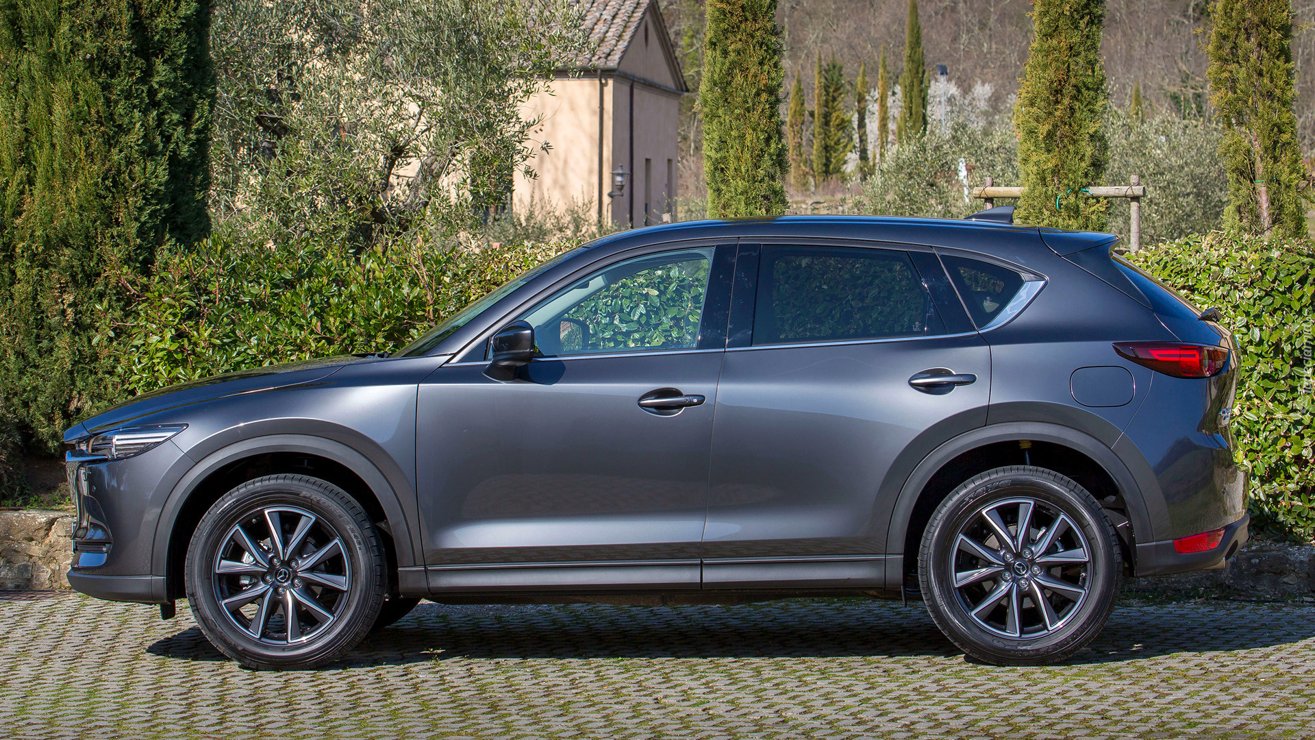 Mazda CX-5, Bok