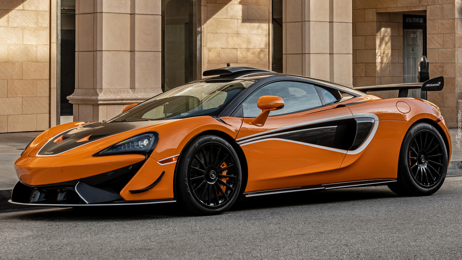 McLaren 620R, Bok