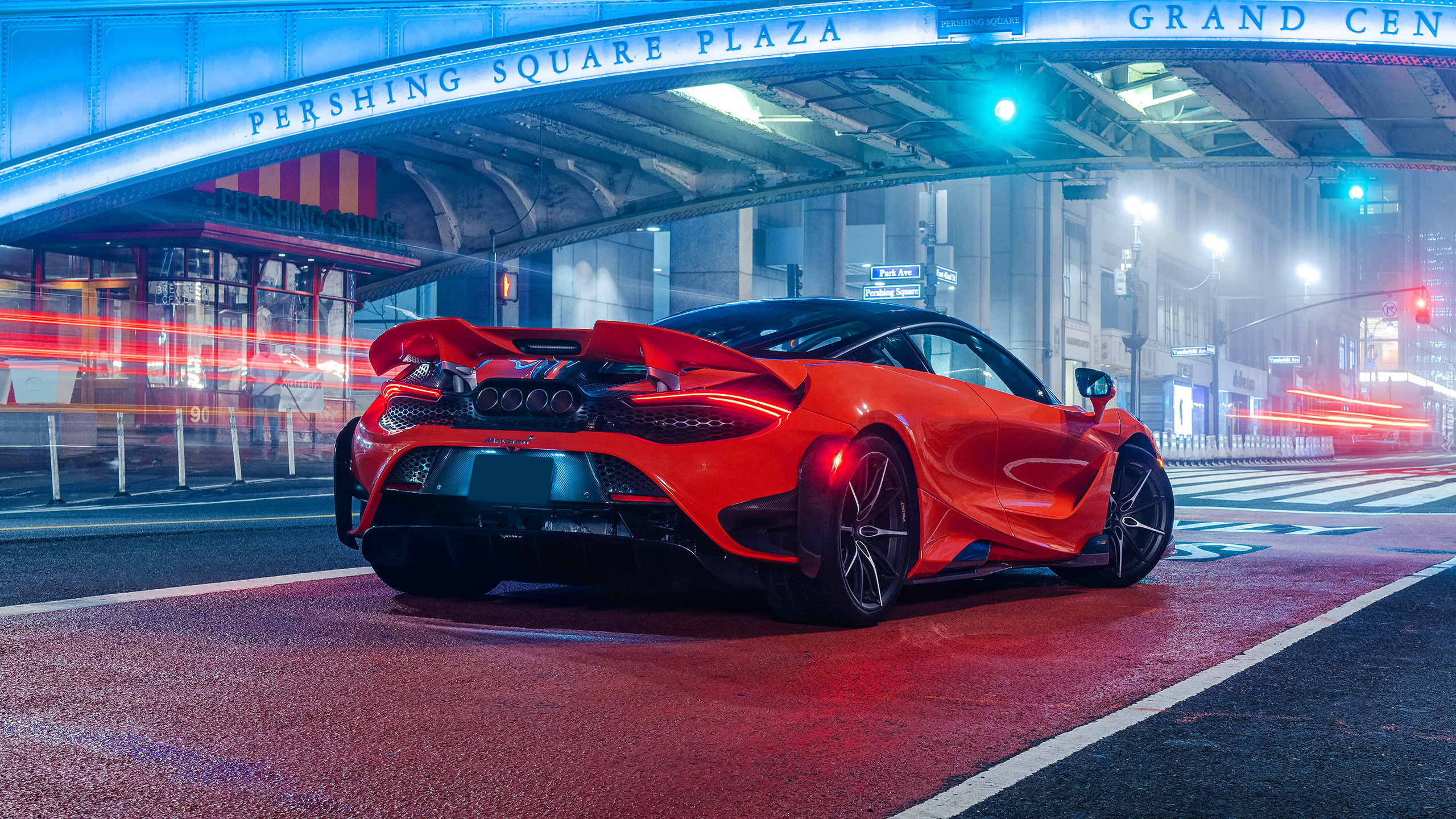 Czerwony, McLaren 765LT, Tył