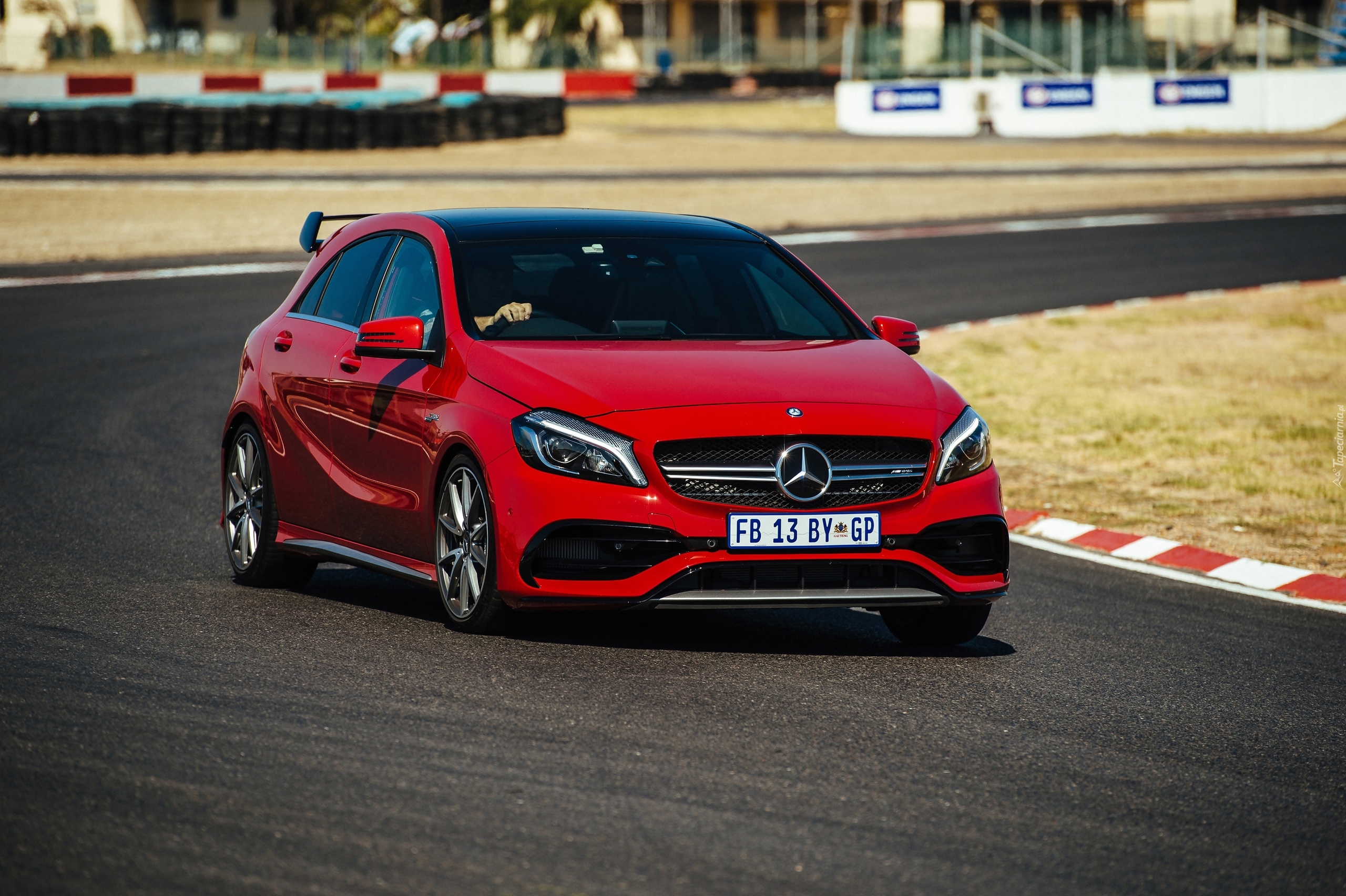 Czerwony, Mercedes A45 AMG