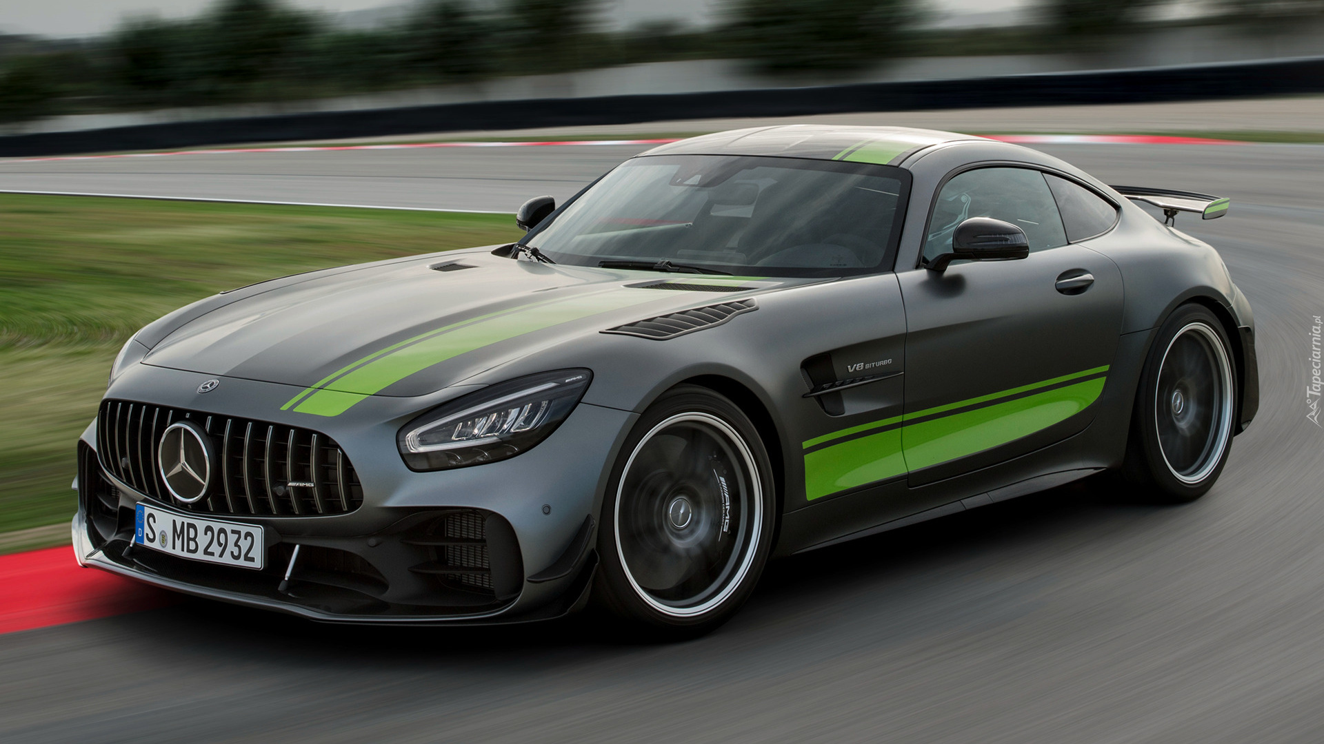 MercedesAMG GT R PRO na torze wyścigowym