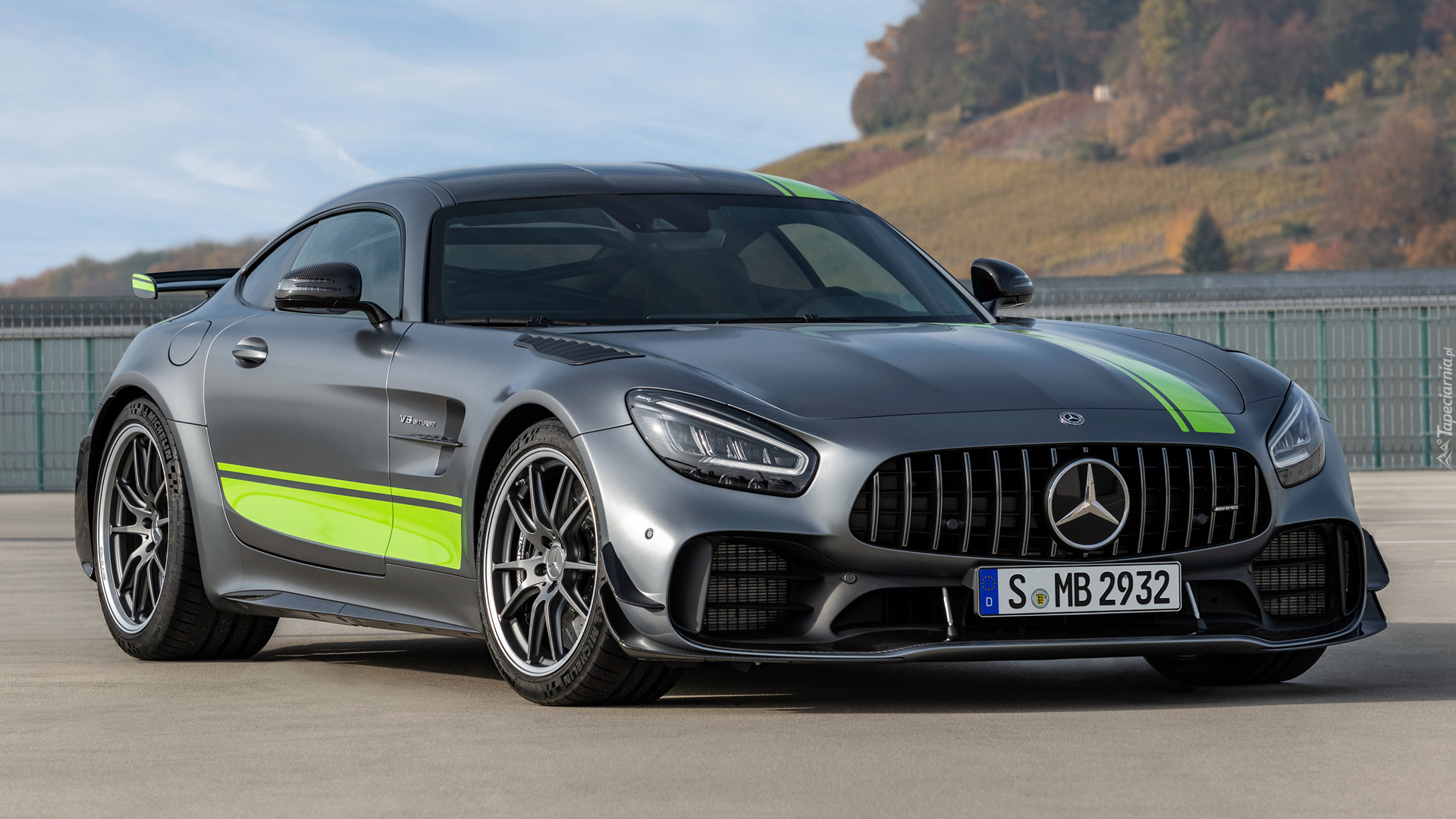 Mercedes-AMG GT R Pro, Przód