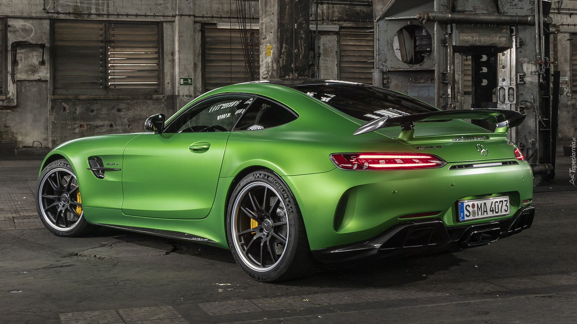 Zielony, Mercedes-AMG GT R