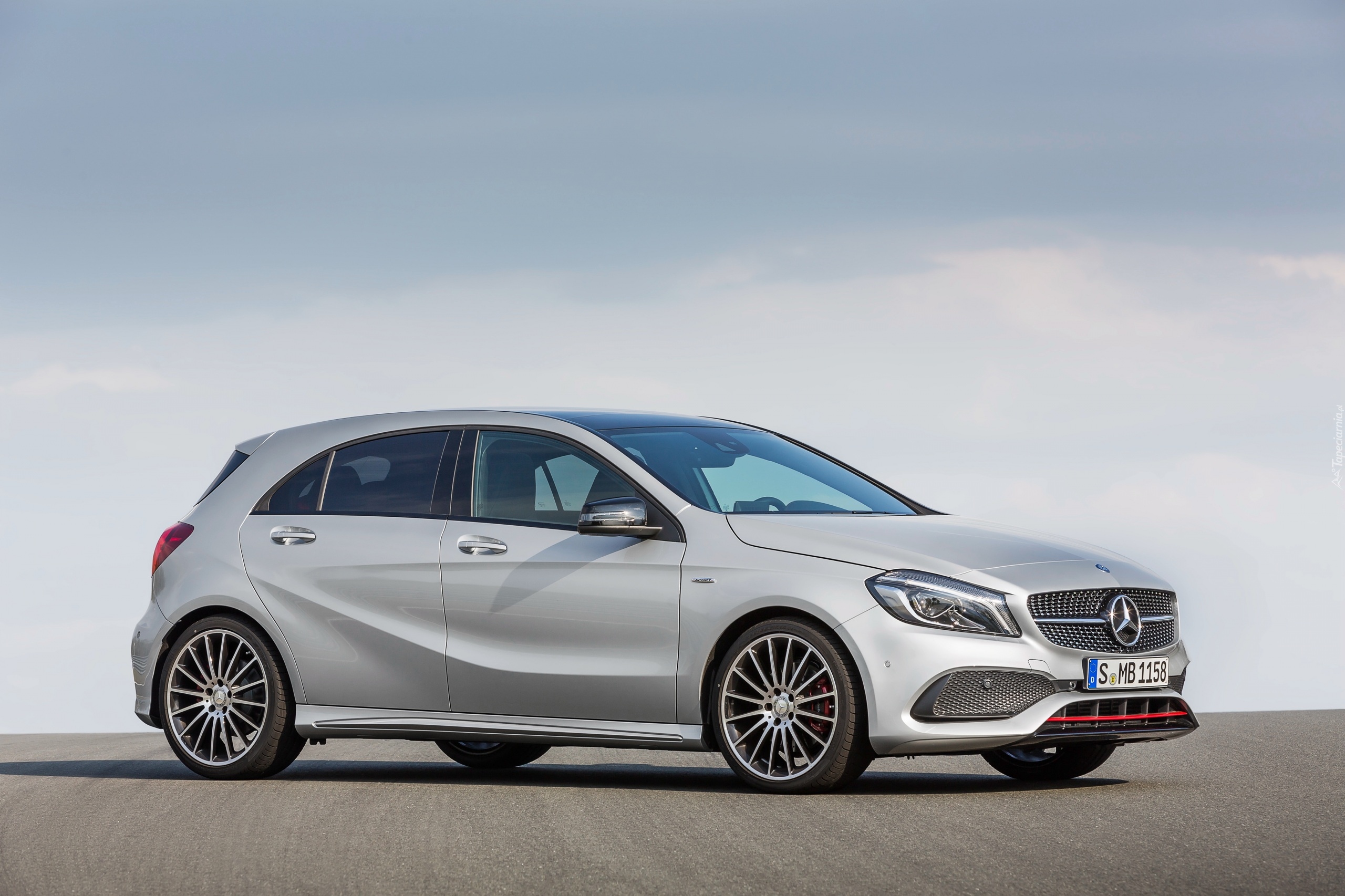 Mercedes-Benz A 250 Sport AMG Line Polar Silver, 2016