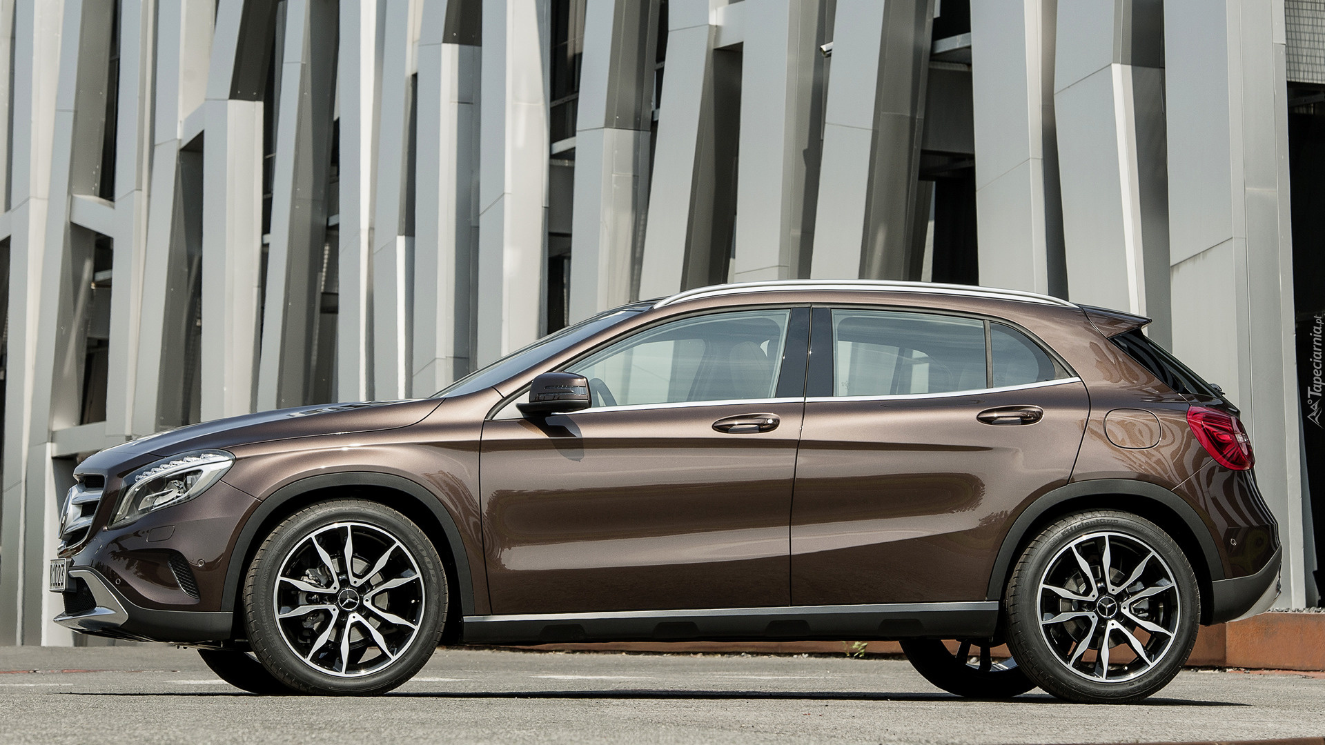 Mercedes-Benz GLA, Bok