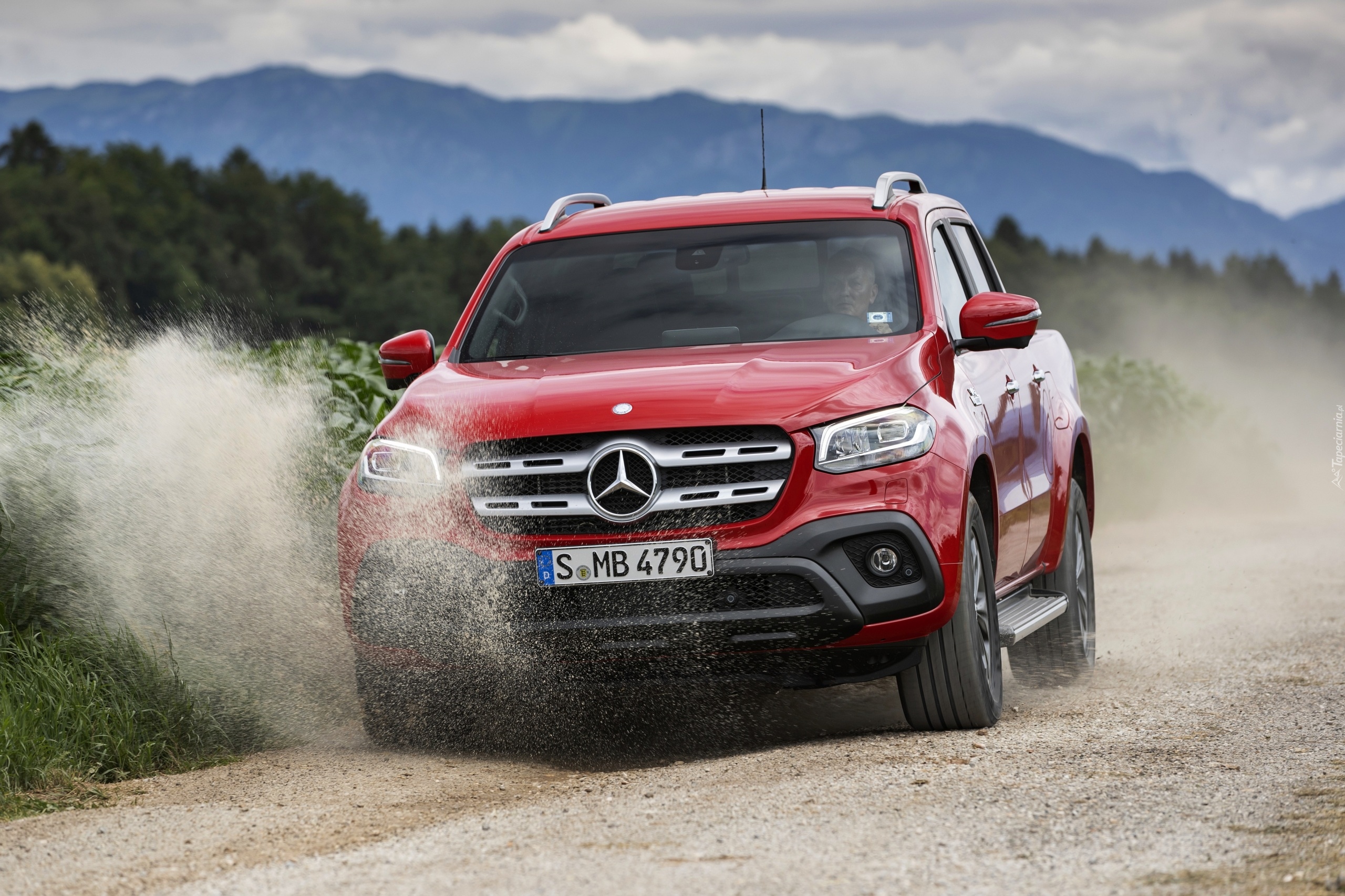 Mercedes-Benz X-Class Pick-up, Czerwony