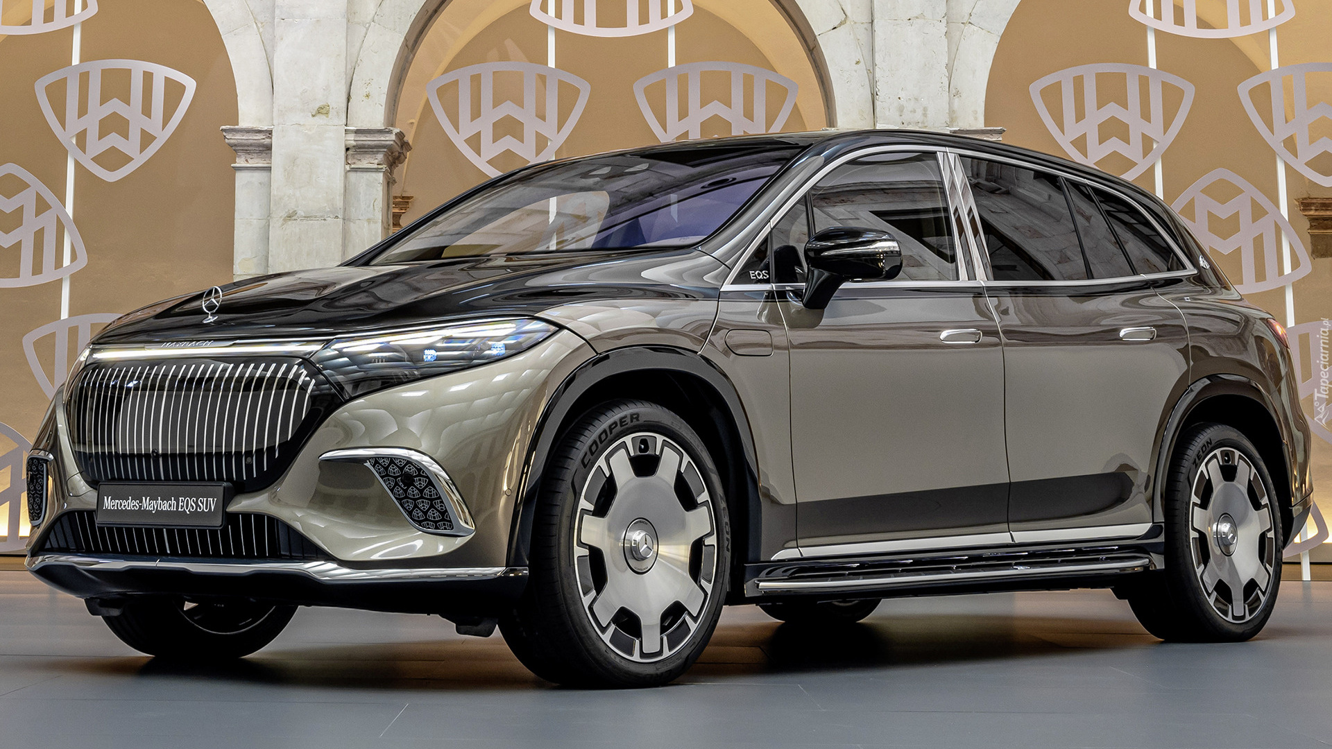 Mercedes-Maybach EQS. Bok, Przód