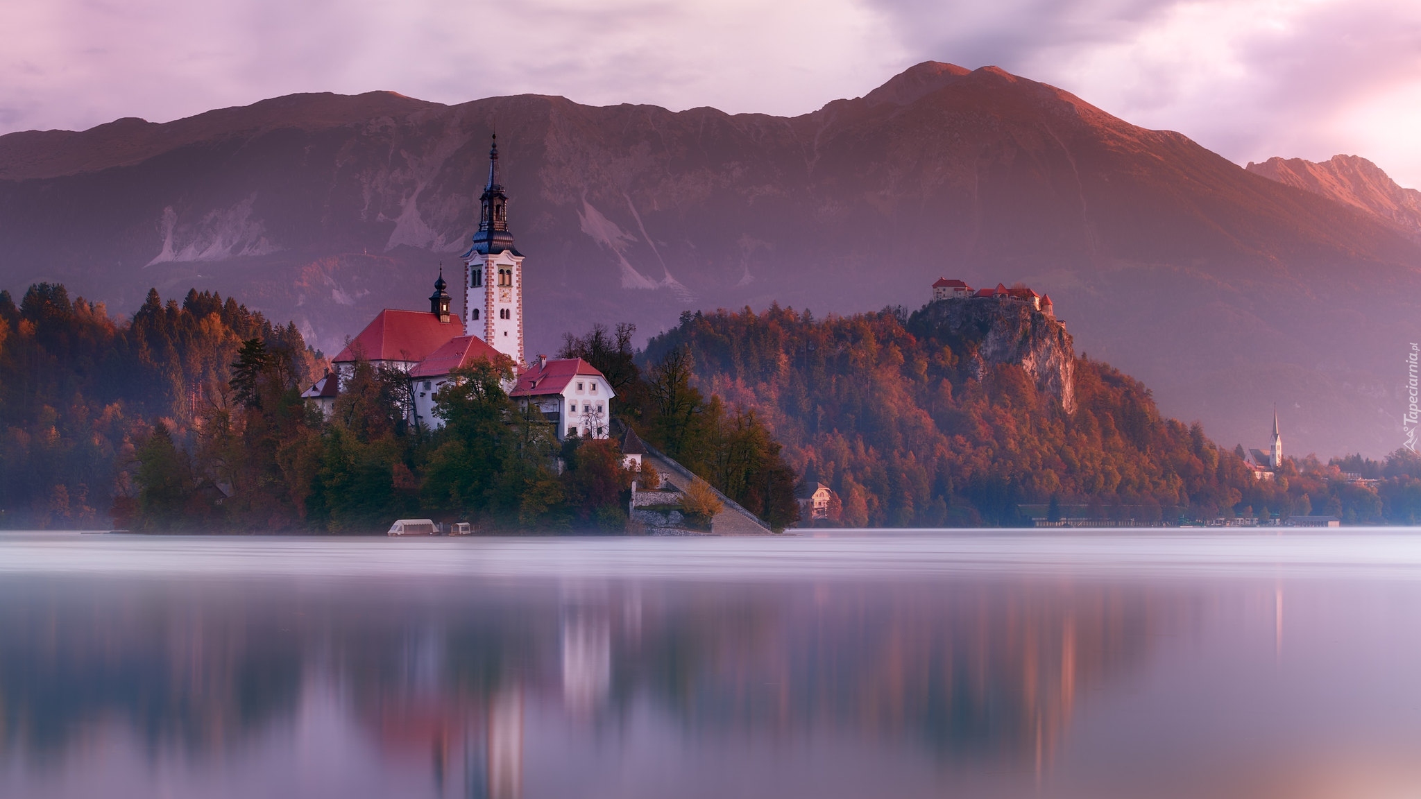 Słowenia, Jezioro Bled, Wyspa Blejski Otok, Kościół Zwiastowania Marii Panny, Góry, Alpy Julijskie, Zachód słońca