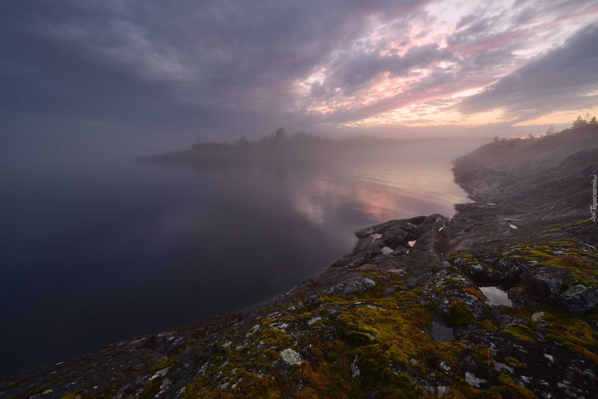 Jezioro Ładoga, Brzeg, Skały, Chmury, Mgła, Republika Karelii, Rosja