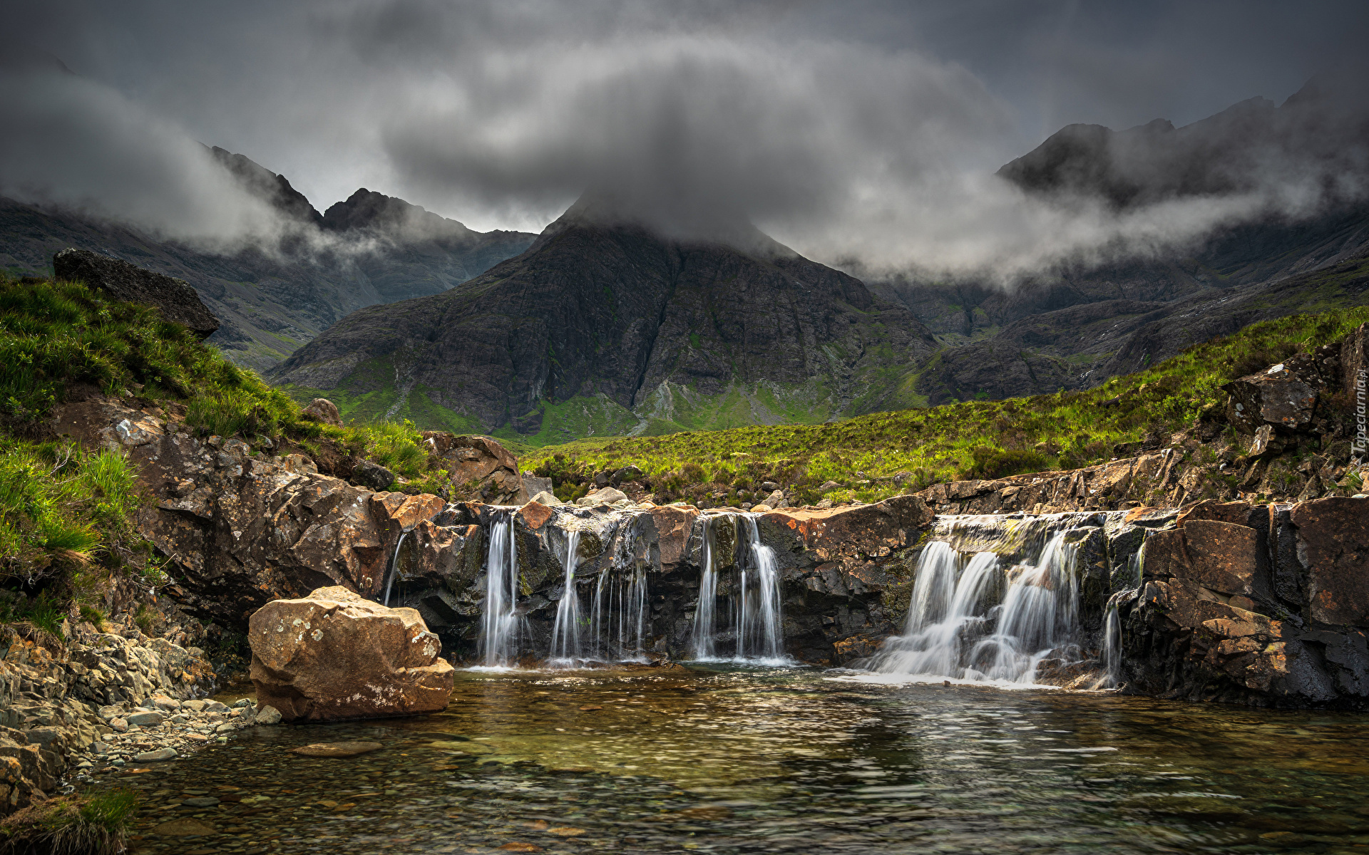 Góry, Kamienie, Skały, Rzeka, Roślinność, Chmury, Wyspa Skye, Szkocja