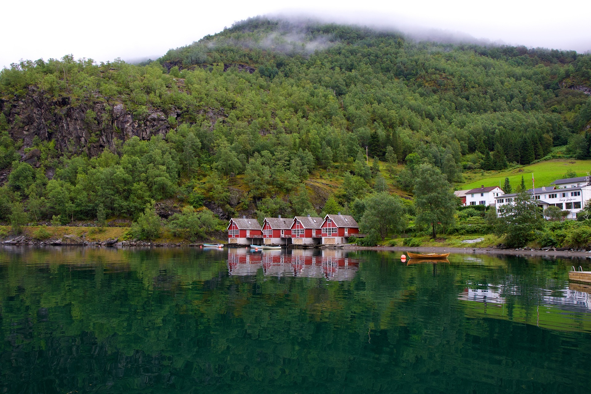Fiord Aurlandsfjord, Norwegia, Góra, Las, Mgła, Domy
