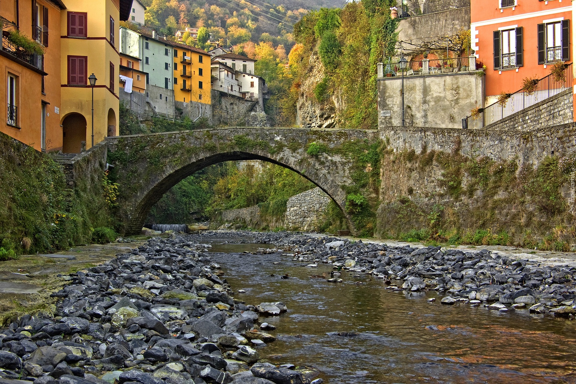 Domy, Most, Rzeka Telo, Argegno, Prowincja Como, Włochy