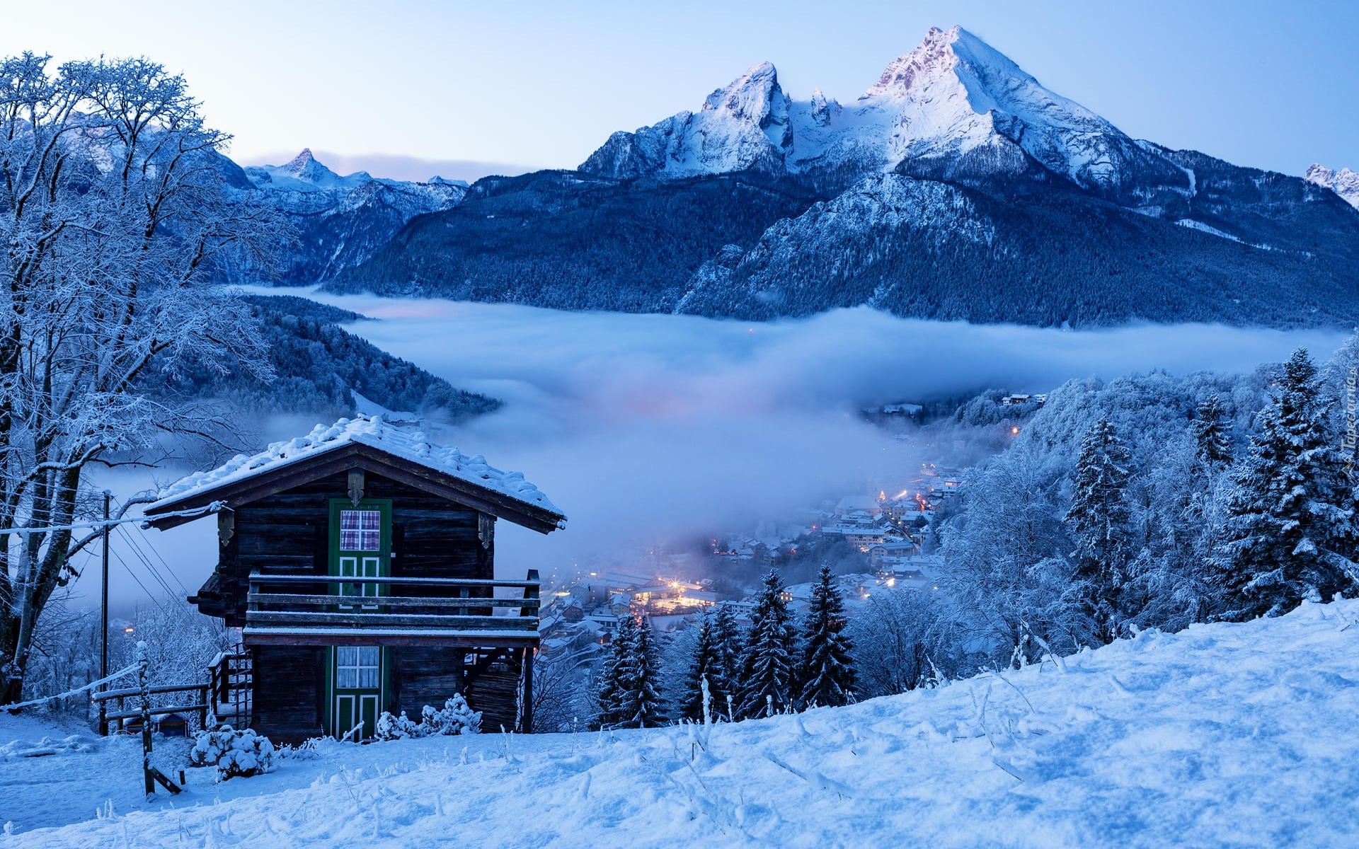 Niemcy, Bawaria, Gmina Berchtesgaden, Park Narodowy Berchtesgaden, Góry, Alpy Berchtesgadeńskie, Góra Watzmann, Zima, Mgła, Drzewa, Dom