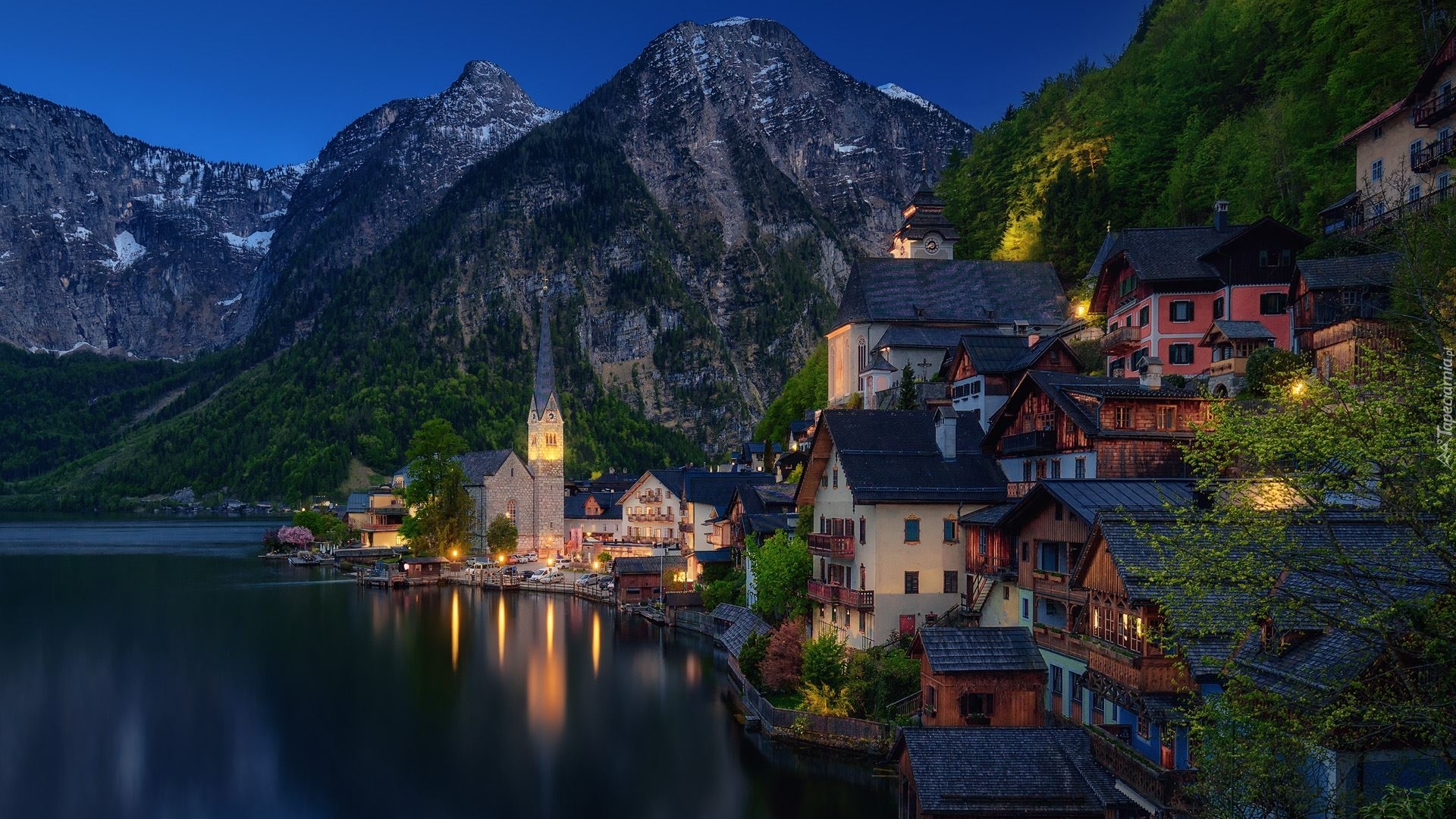 Austria, Góry, Alpy Salzburskie, Miasteczko Hallstatt, Jezioro Hallstattersee, Światła, Noc, Kościół, Domy