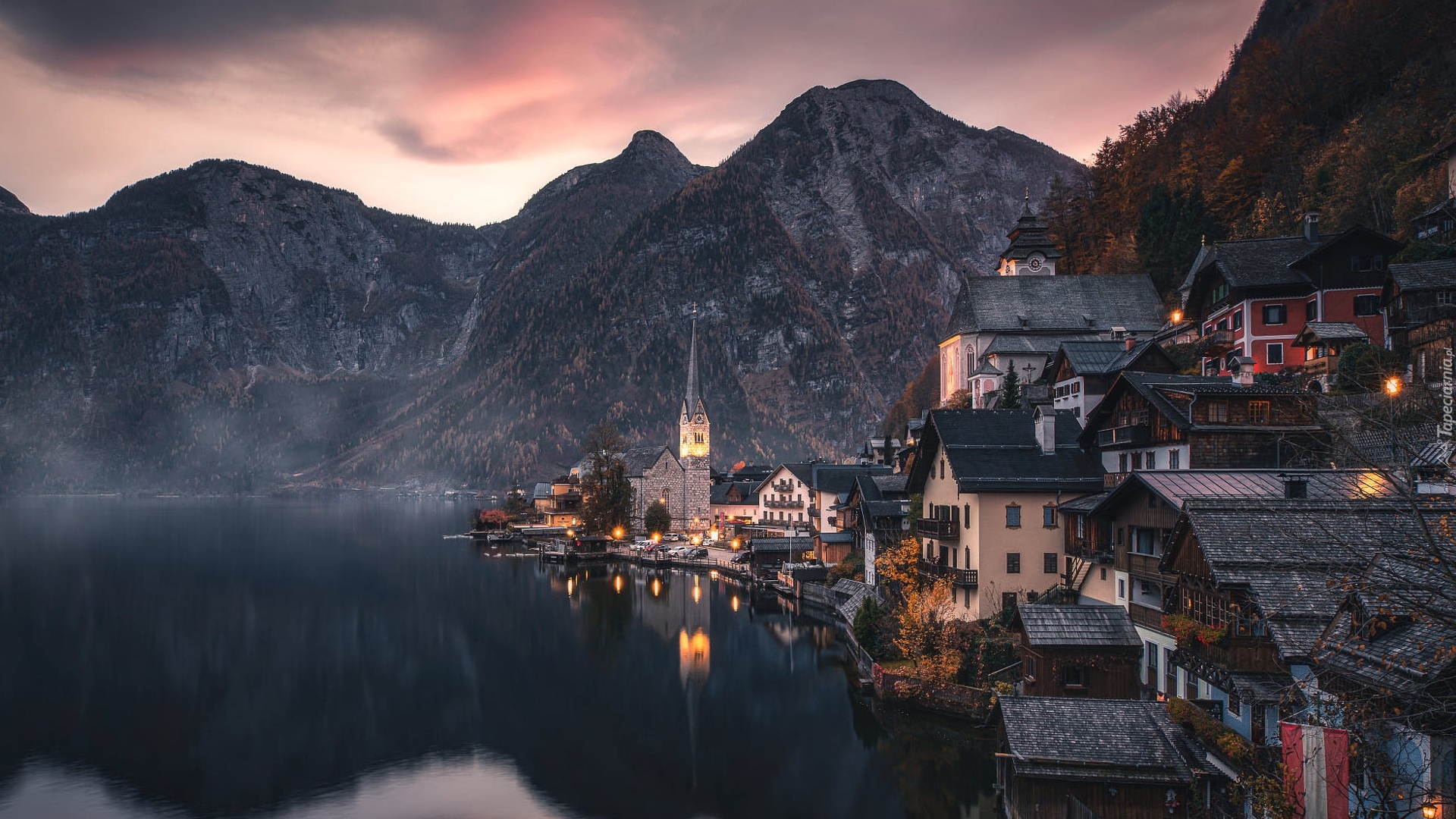 Góry, Alpy Salzburskie, Jezioro Hallstattersee, Mgła, Domy, Kościół, Austria, Hallstatt