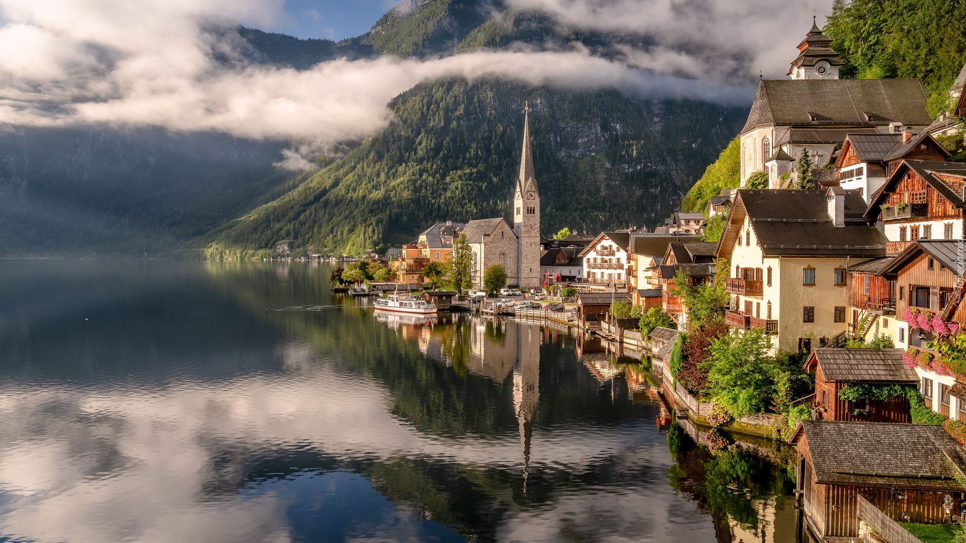 Austria, Hallstatt, Góry, Alpy Salzburskie, Jezioro Hallstattersee, Domy