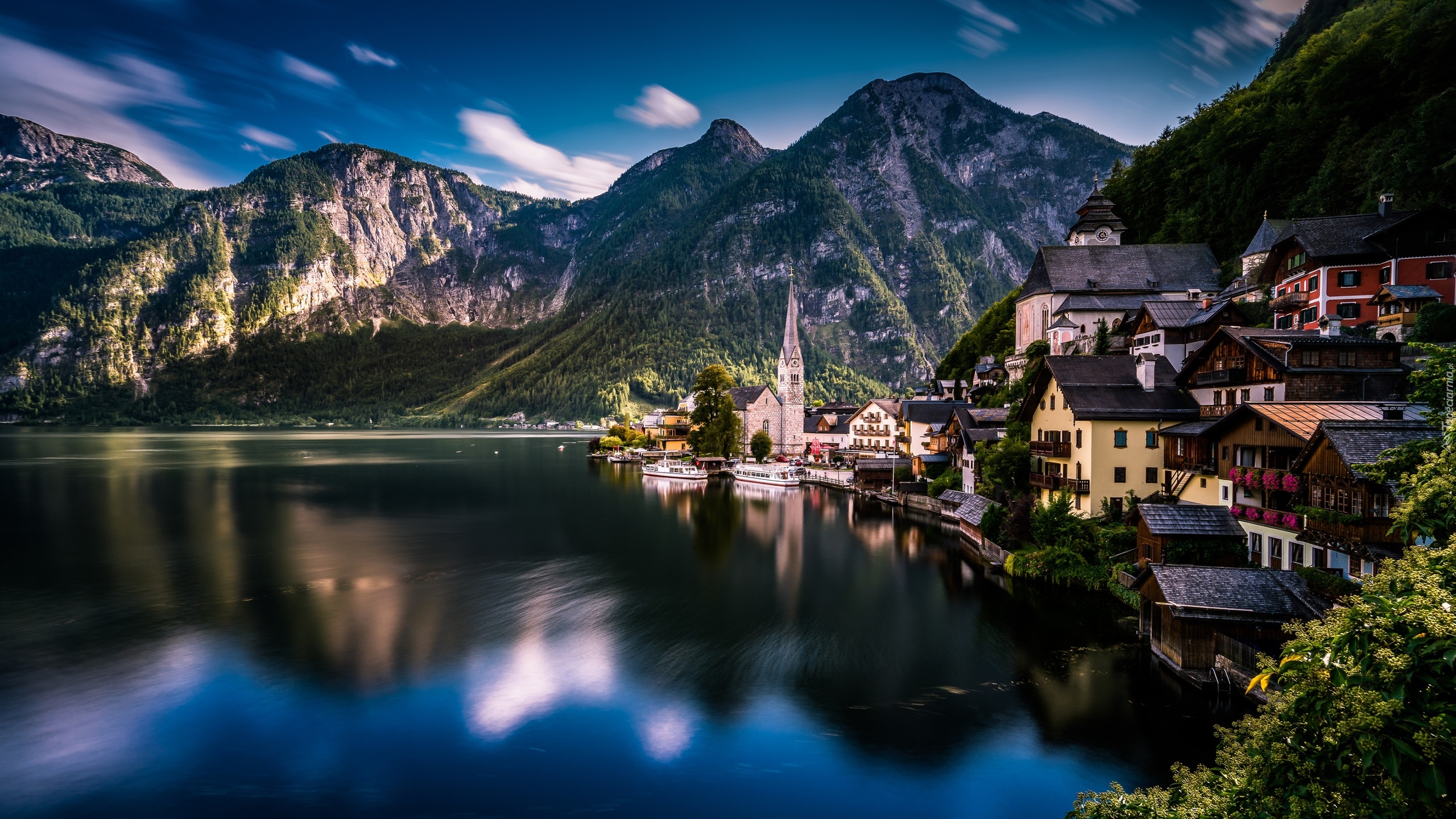 Góry, Alpy Salzburskie, Jezioro Hallstattersee, Miasteczko Hallstatt, Domy, Kościół, Austria