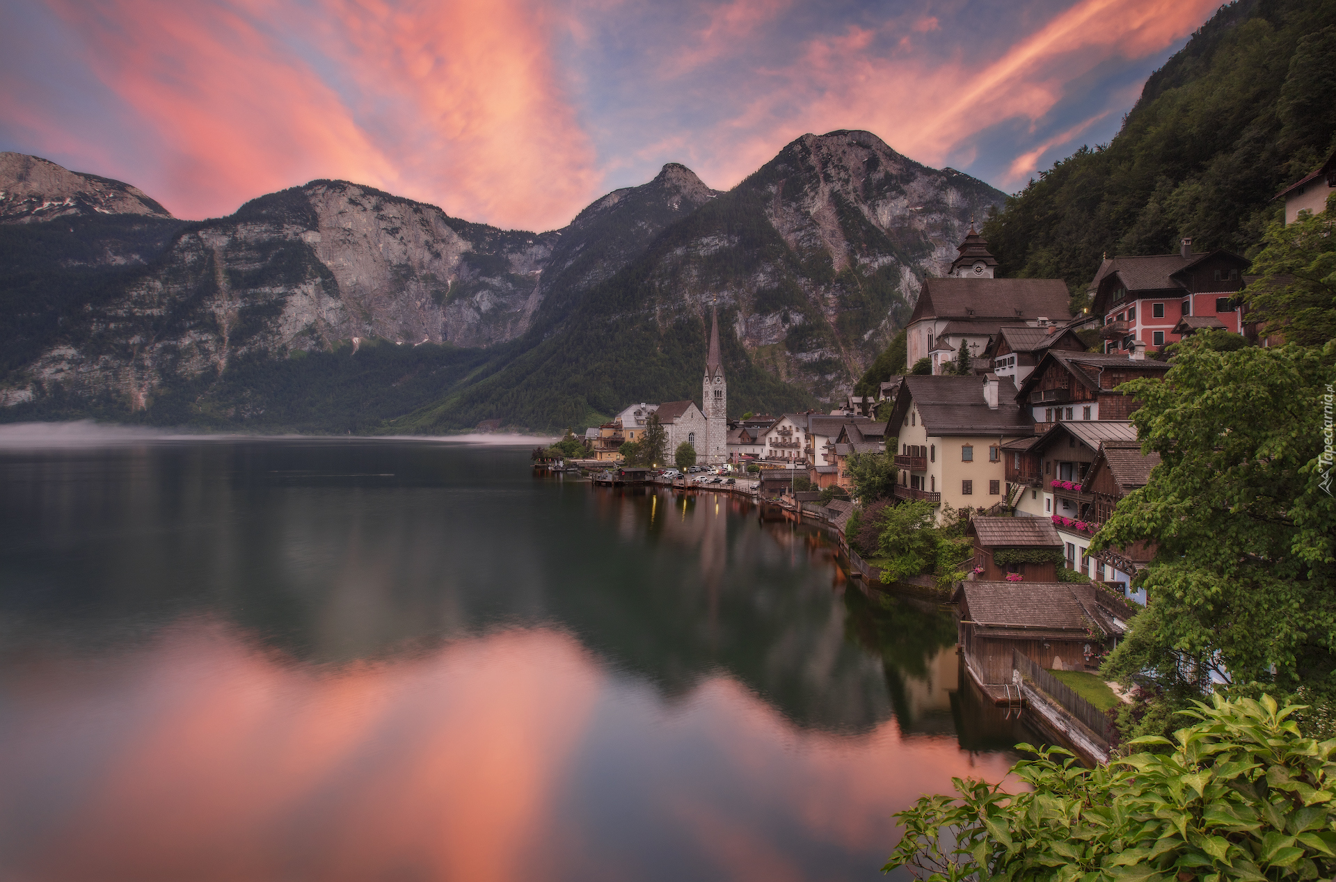 Austria, Miasteczko, Hallstatt, Domy, Góry, Alpy, Jezioro Hallstattersee, Drzewa