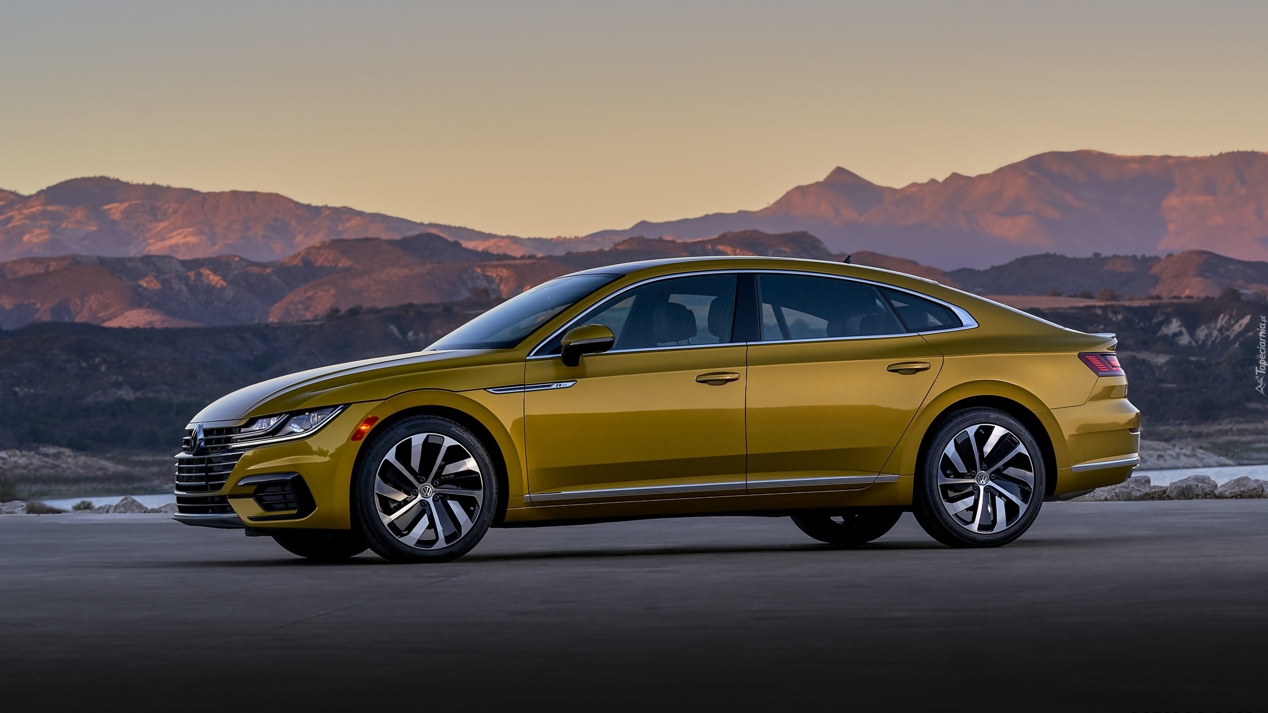 Volkswagen Arteon, Bok, Góry