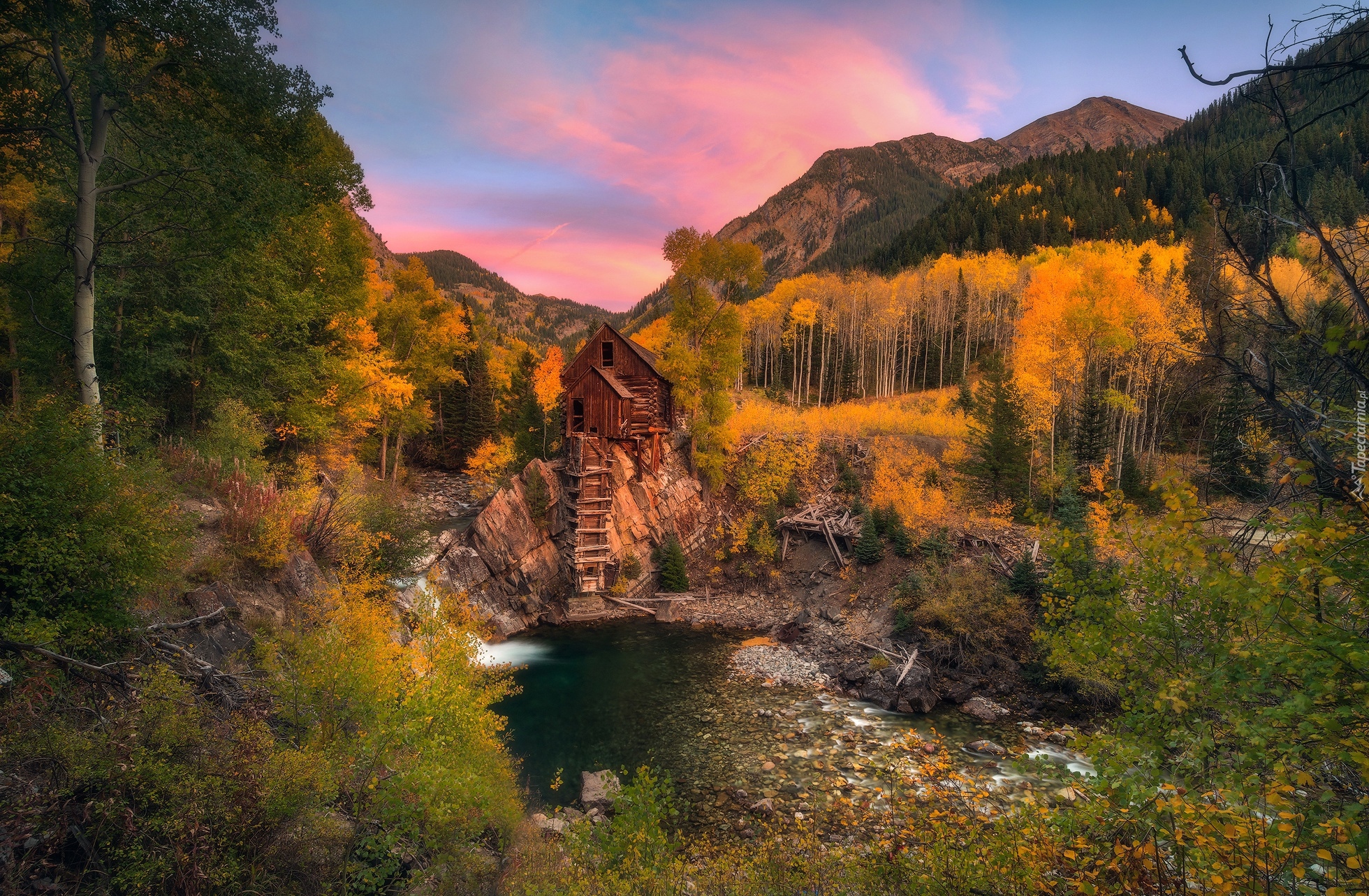  Stany Zjednoczone, Stan Kolorado, Rzeka Crystal River, Młyn Crystal Mill, Jesień, Drzewa