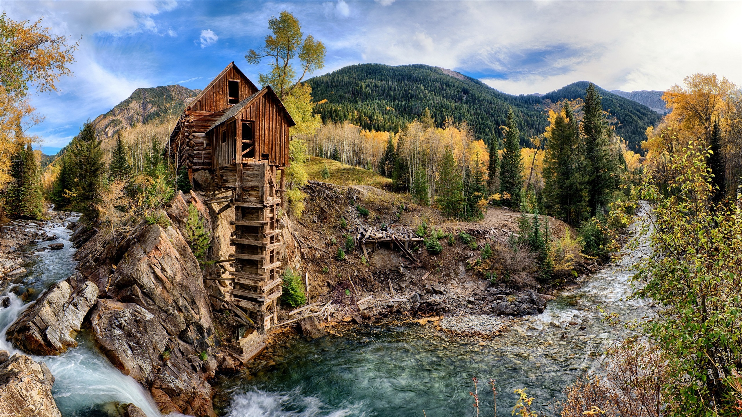 Młyn Crystal Mill, Kryształowy Młyn, Skały, Las, Drzewa, Góry, Rzeka Crystal River, Jesień, Stan Kolorado, Stany Zjednoczone