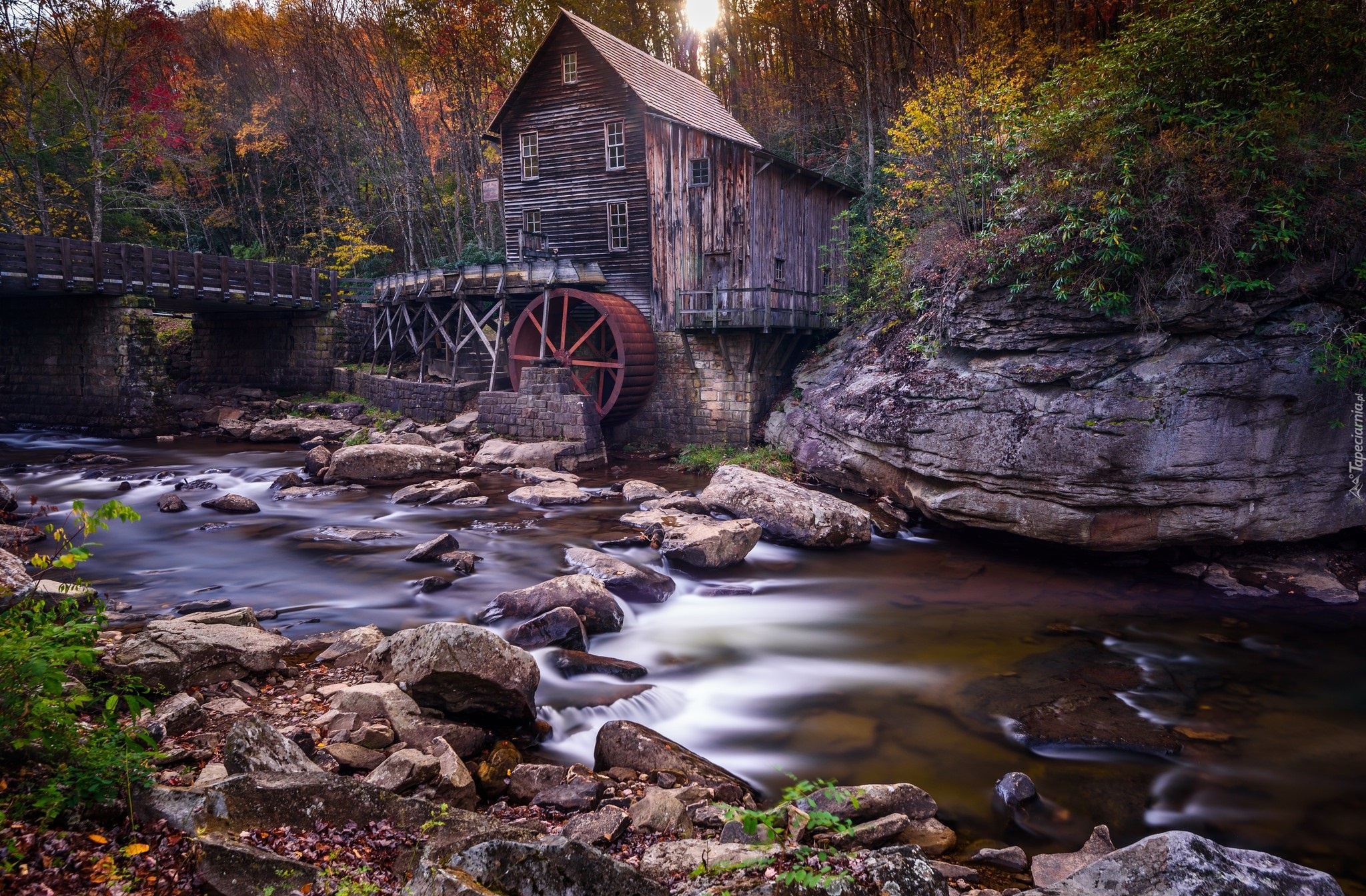 Młyn, Glade Creek Grist Mill, Most, Rzeka New River Gorge, Kamienie, Skała, Park Babcock State, Wirginia Zachodnia, Stany Zjednoczone