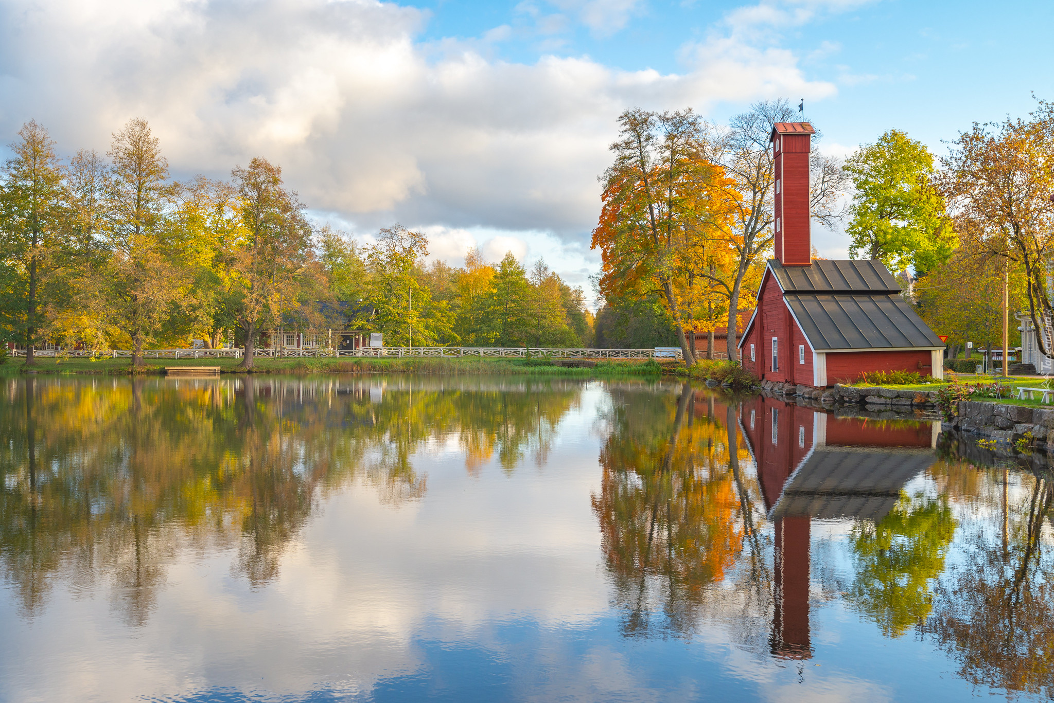 Jesień, Staw, Dom, Młyn, Stromfors Iron Works, Drzewa, Odbicie, Gmina Ruotsinpyhtaa, Finlandia