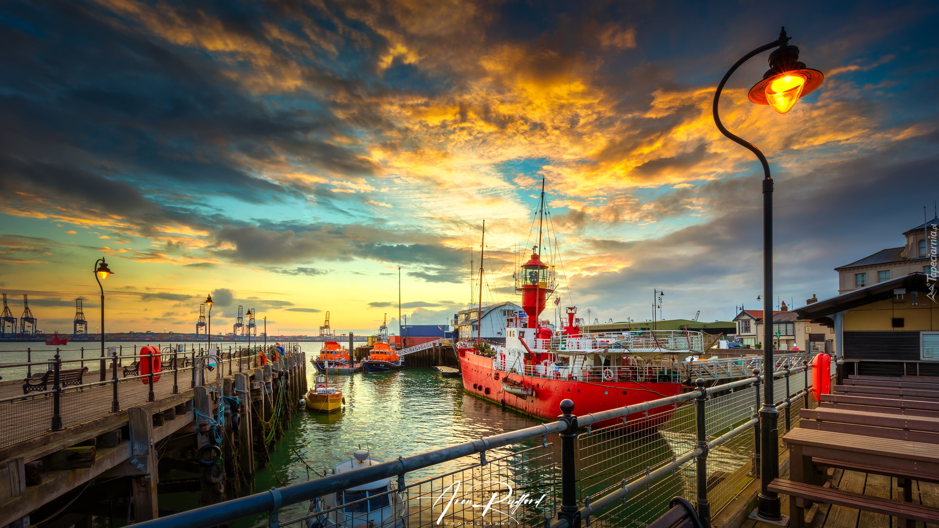 Przystań, Latarnie, Statki, Molo, Halfpenny Pier, Harwich, Anglia