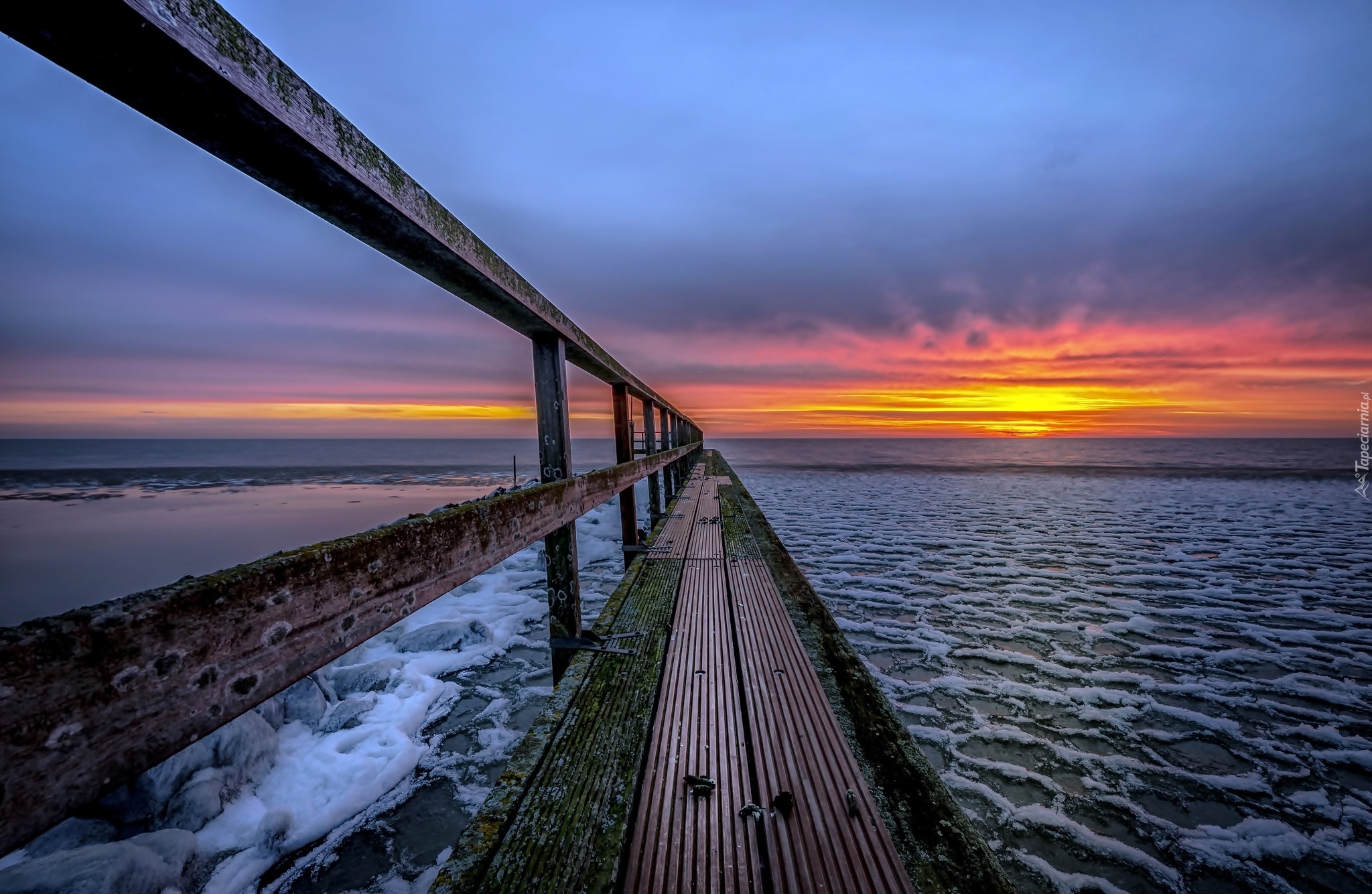 Holandia, Gmina Edam-Volendam, Jezioro Markermeer, Molo, Wschód słońca