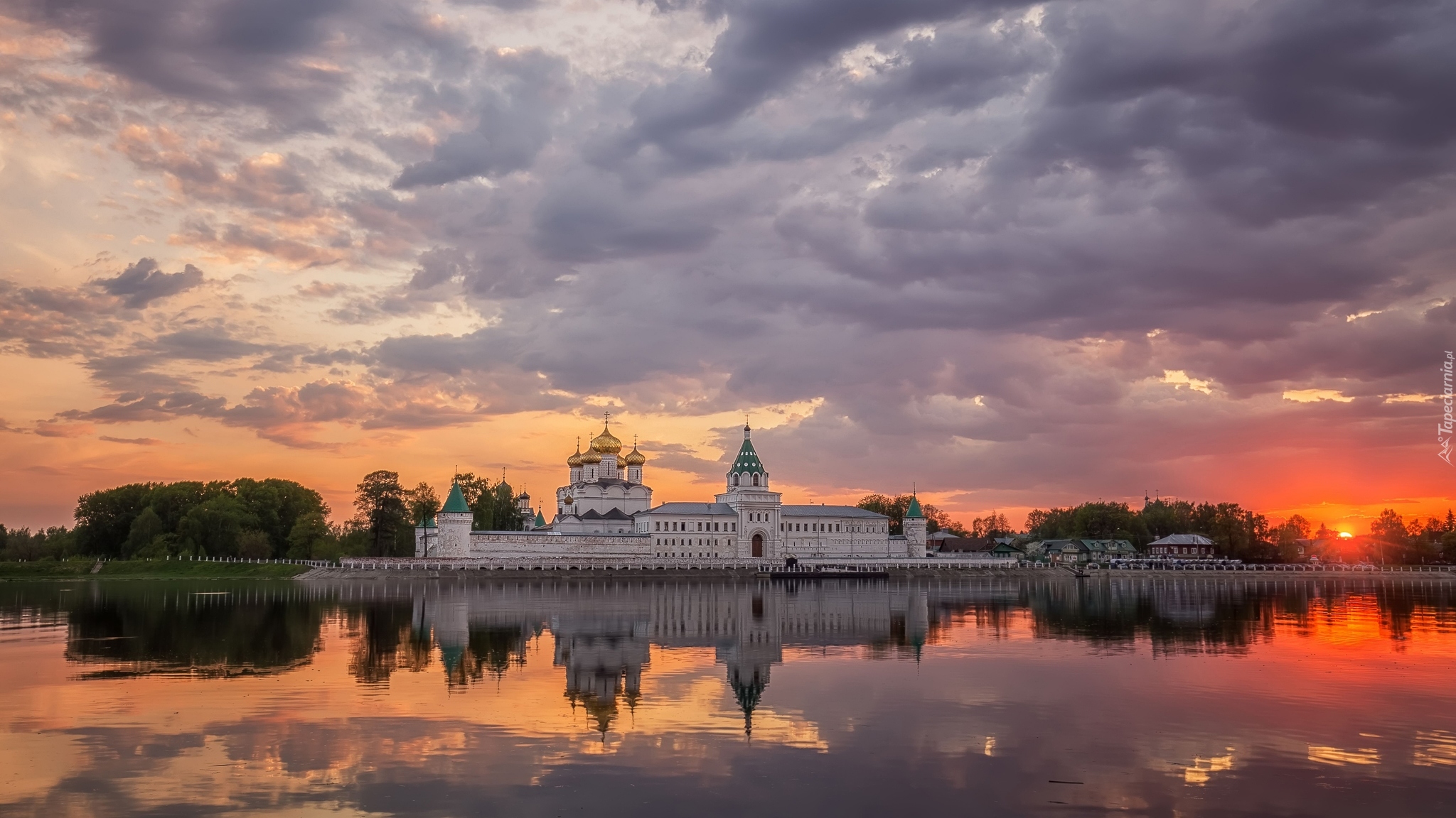 Klasztor męski, Monaster Ipatiewski, Rzeka Kostroma, Zachód słońca, Miejscowość Kostroma, Rosja