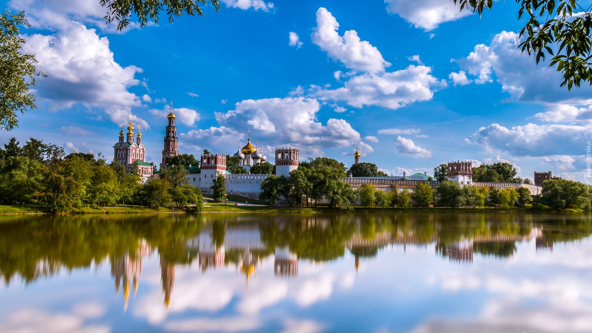 Rosja, Moskwa, Klasztor, Monaster Nowodziewiczy w Moskwie, Muzeum, Rzeka Moskwa, Drzewa, Chmury
