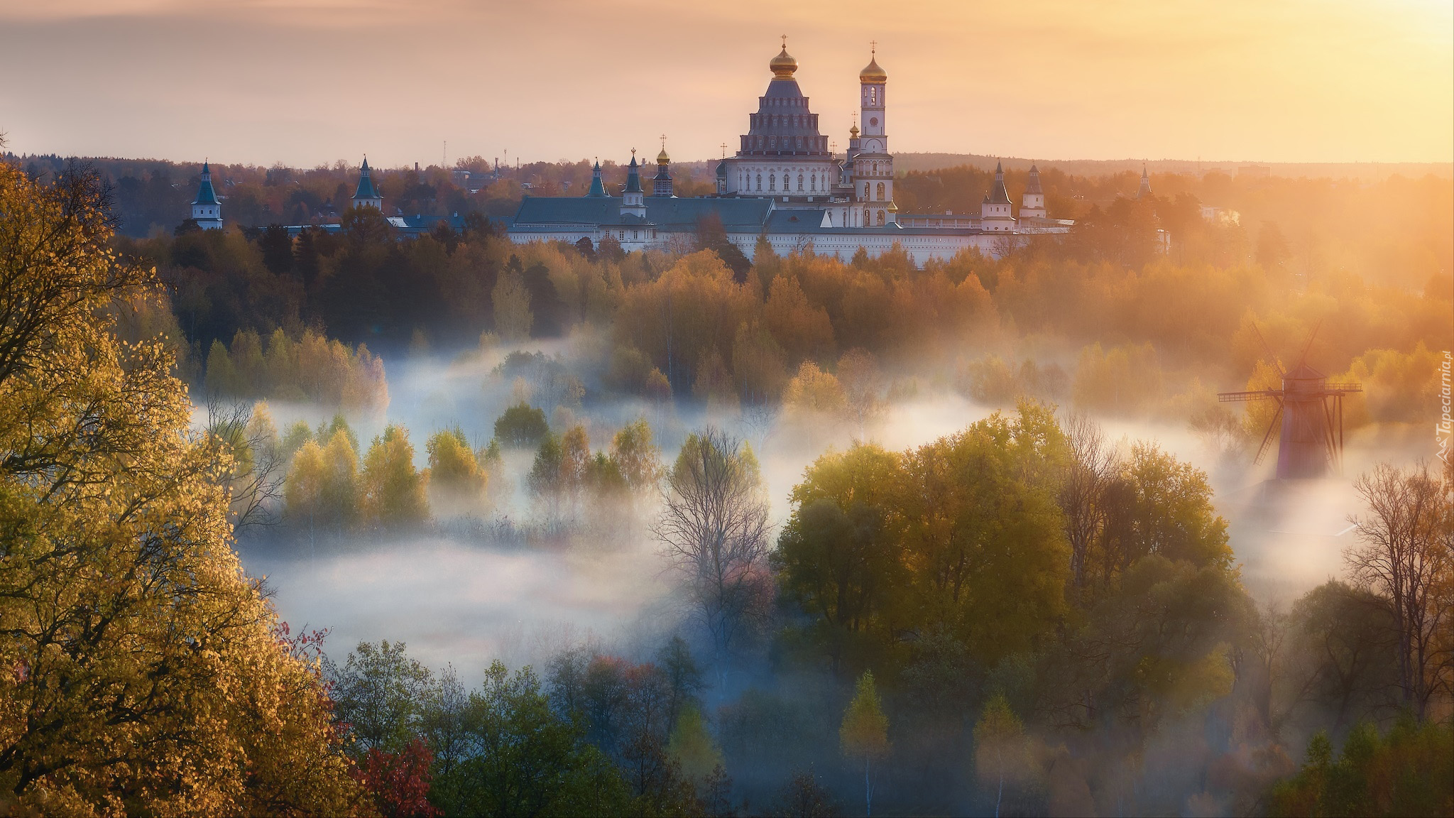 Jesień, Cerkiew, Monaster Zmartwychwstania Pańskiego, Nowe Jeruzalem, Lasy, Mgła, Wiatrak, Istra, Obwód moskiewski, Rosja