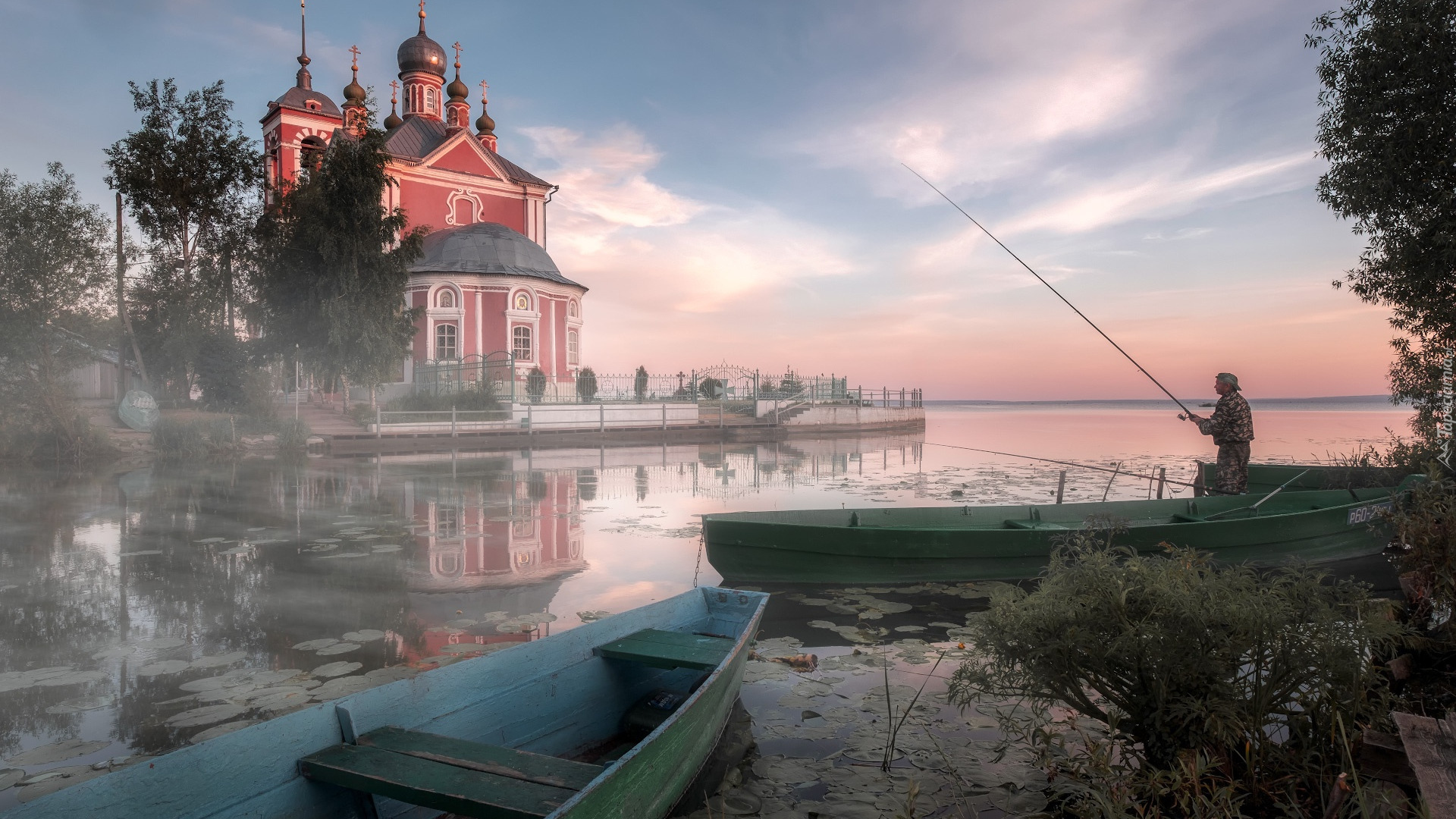 Rzeka Trubezh River, Rybak, Łódki, Poranek, Cerkiew, Monster Goricki Zaśnięcia Matki Bożej, Peresław Zaleski, Obwód jarosławski, Rosja