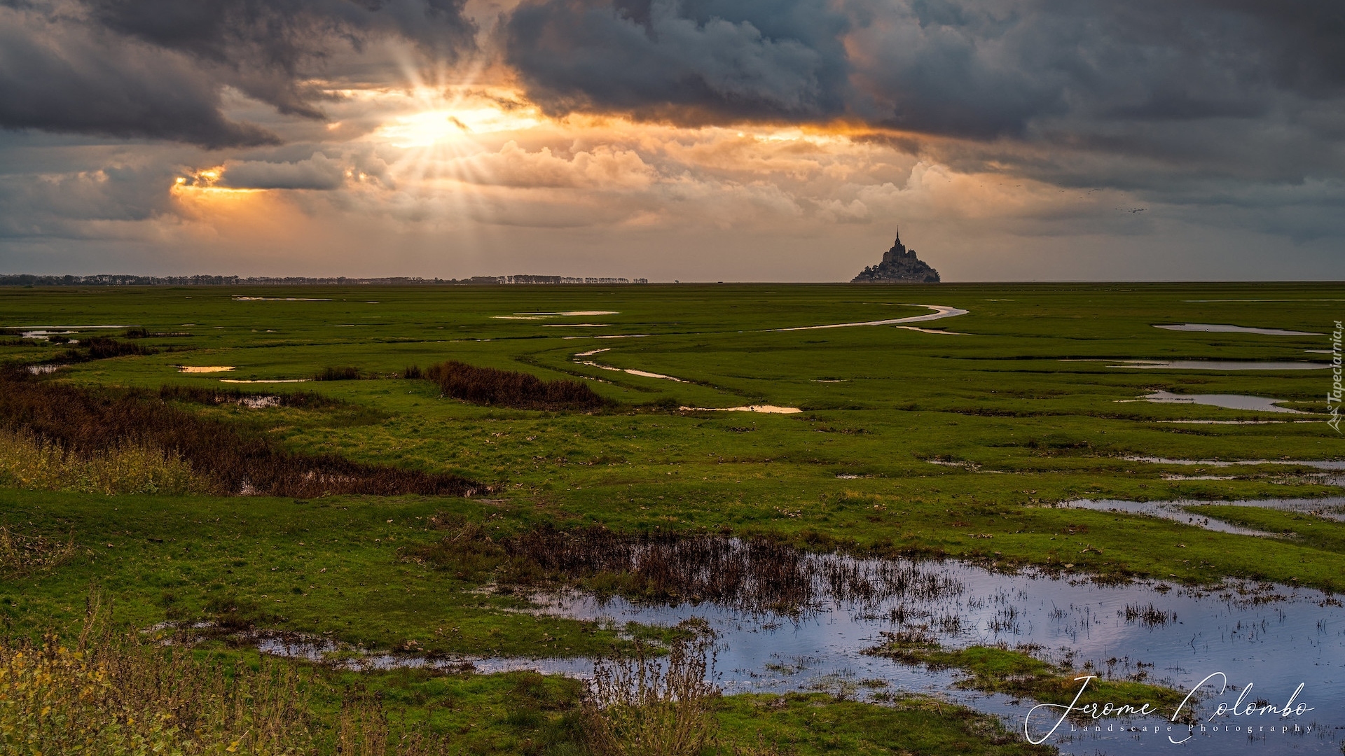 Zachód słońca, Chmury, Rozlewisko, Łąki, Klasztor, Opactwo św Archanioła, Mont Saint Michel, Normandia, Francja