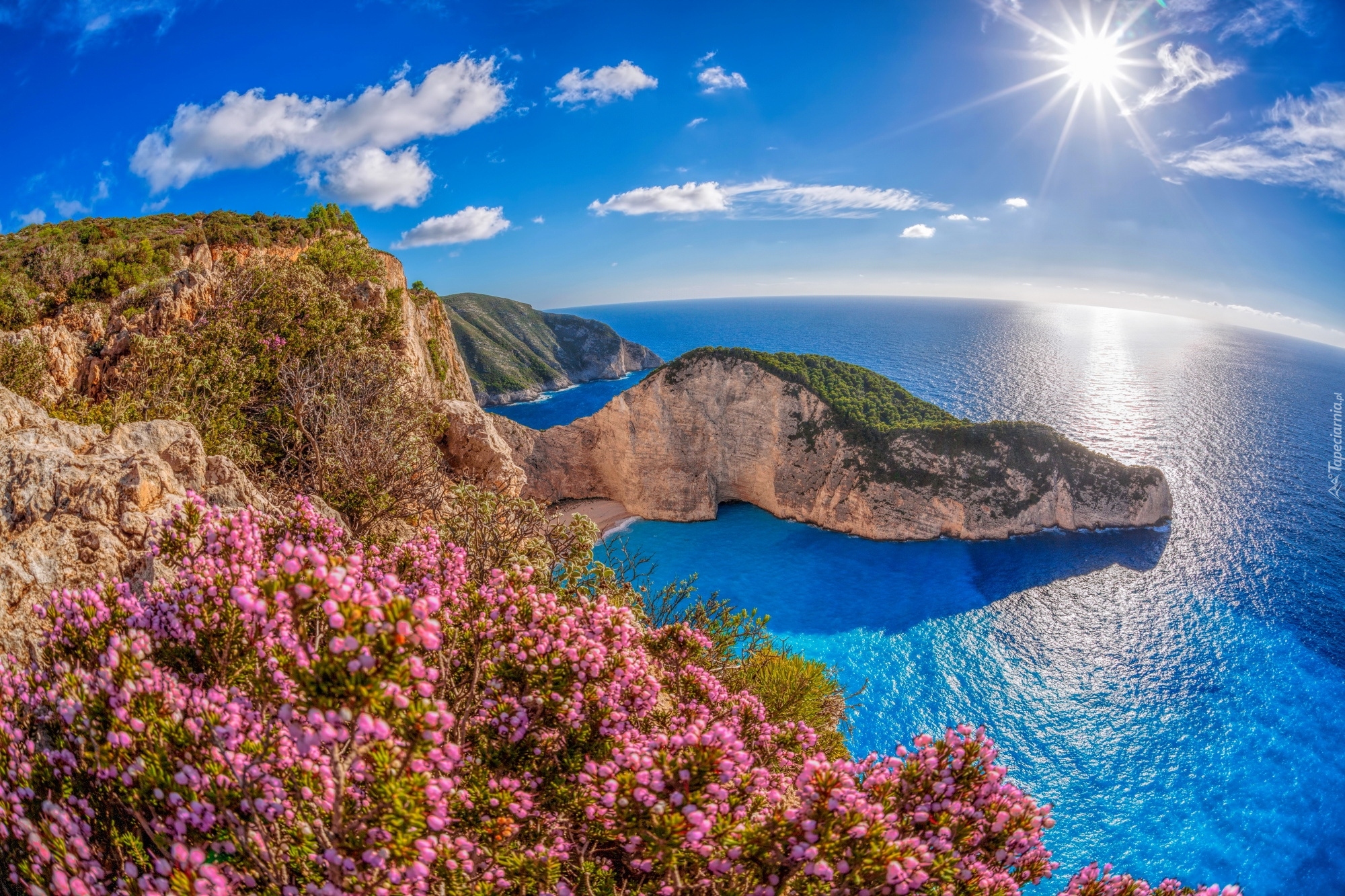 Grecja, Wyspa Zakintos, Plaża Nawajo, Promienie słońca, Zatoka, Morze Jońskie, Góry