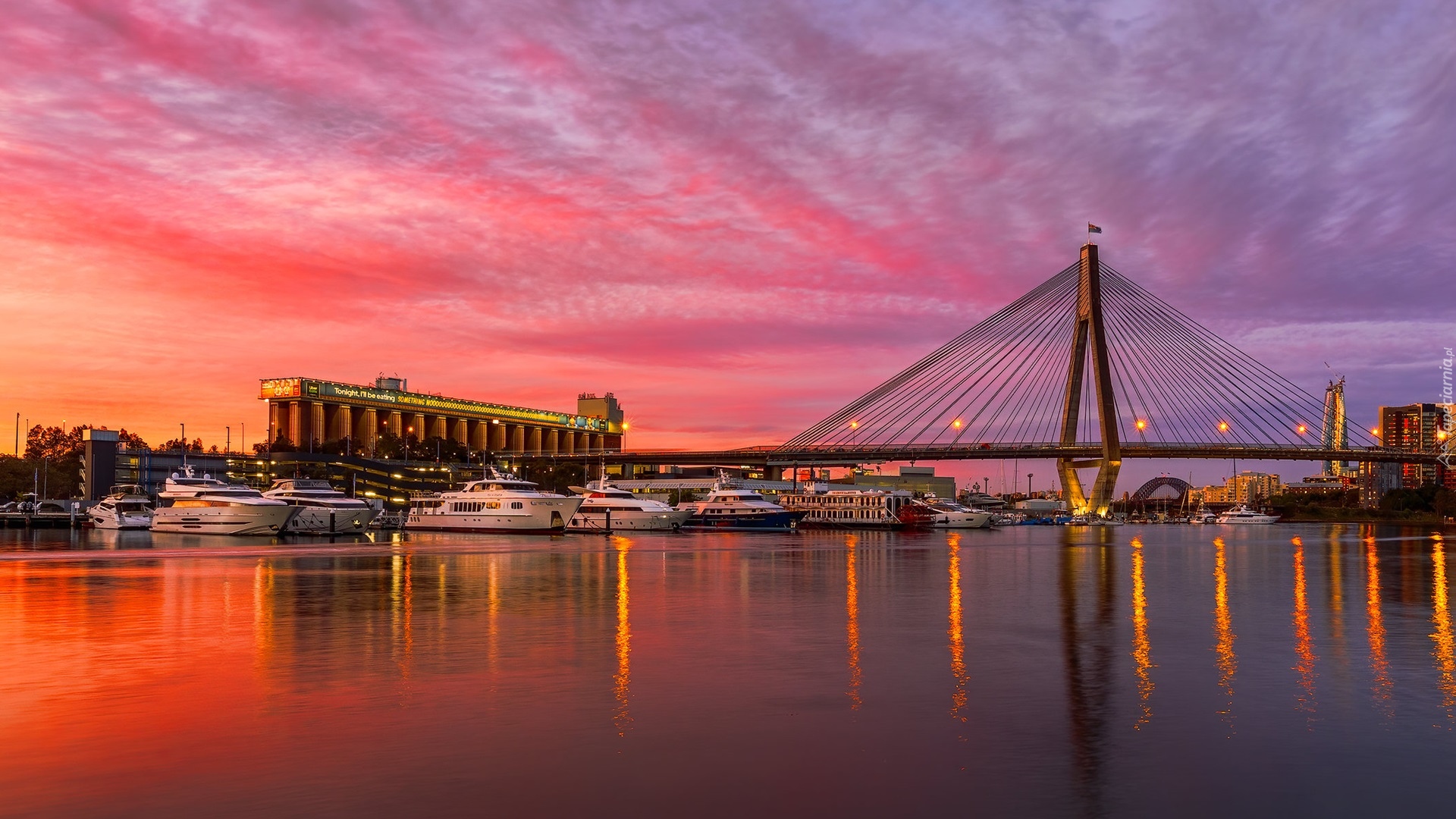 Australia, Sydney, Zatoka Black Wattle, Most Anzac Bridge, Łodzie, Wieżowce, Zachód słońca