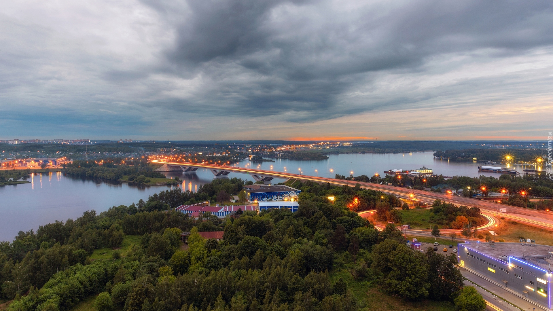 Most Dmitrovskoye Shosse, Rzeka, Zbiornik Klyazma, Domy, Drogi, Drzewa, Światła, Chmury, Mytiszcze, Obwód moskiewski, Rosja