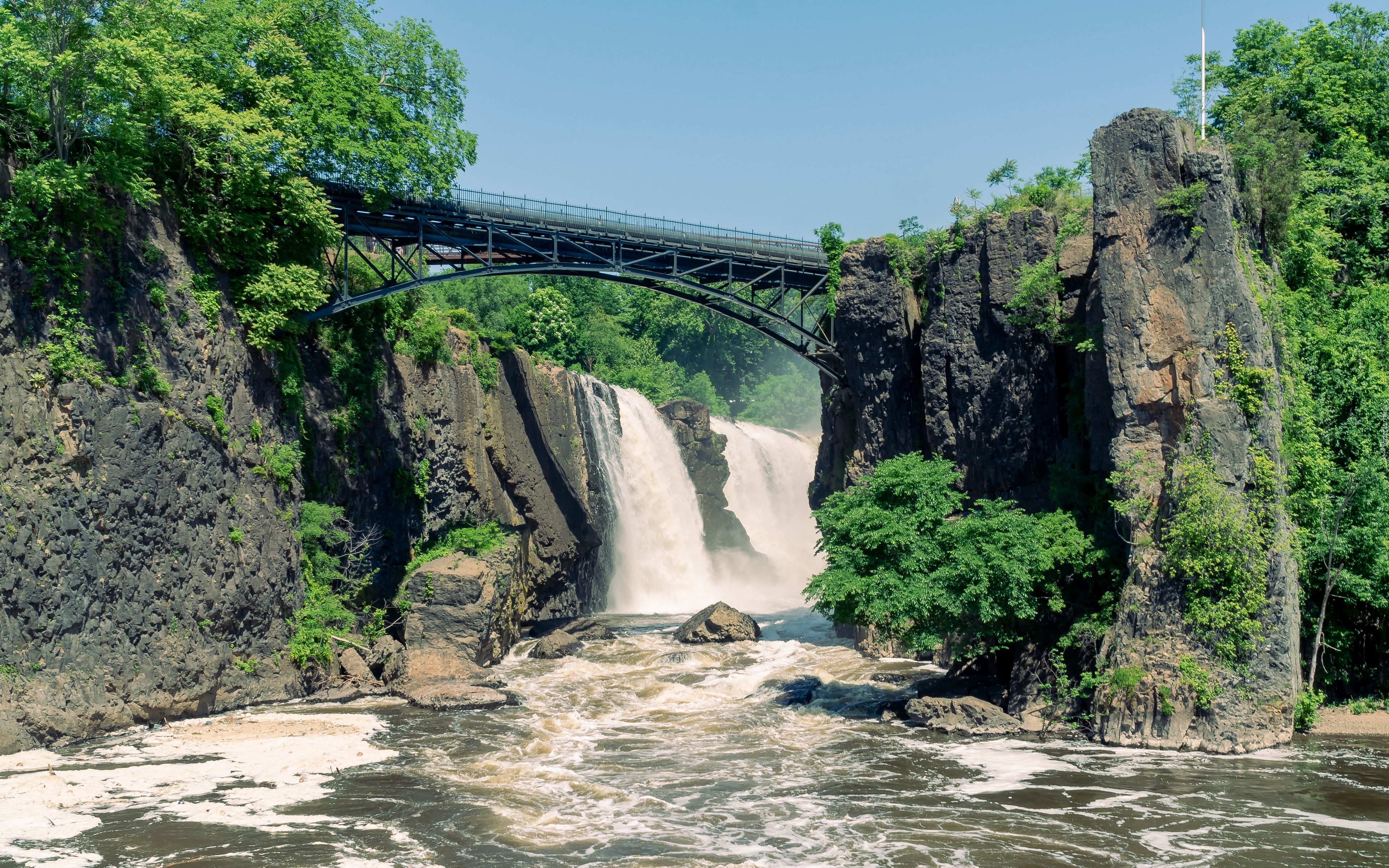 Most, Rzeka, Passaic River, Wodospad, Paterson Great Falls, Skały, Drzewa, Stan New Jersey, Stany Zjednoczone