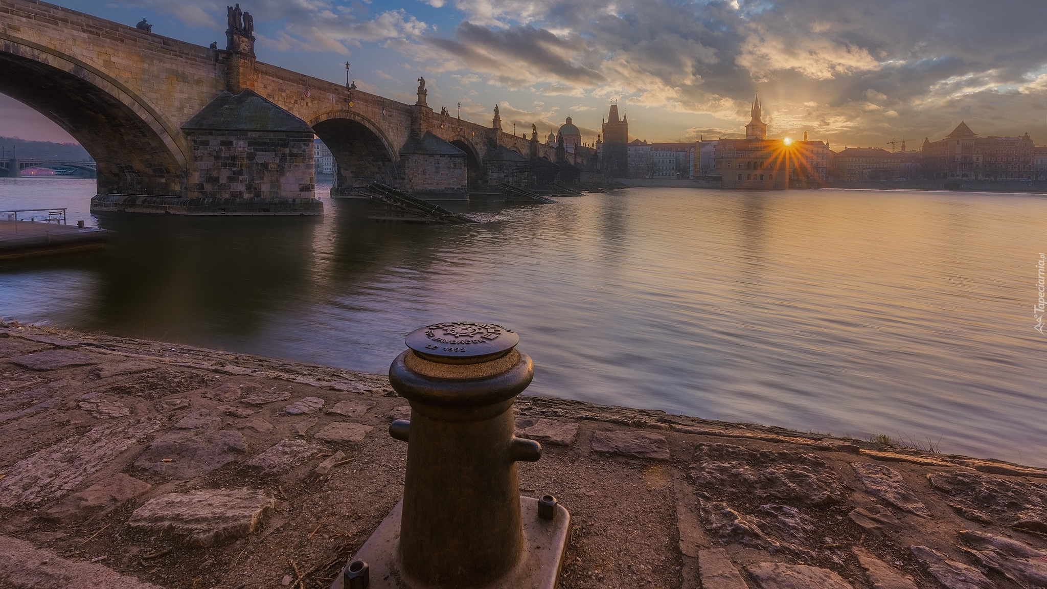 Rzeka Wełtawa, Most Karola, Wschód słońca, Praga, Czechy