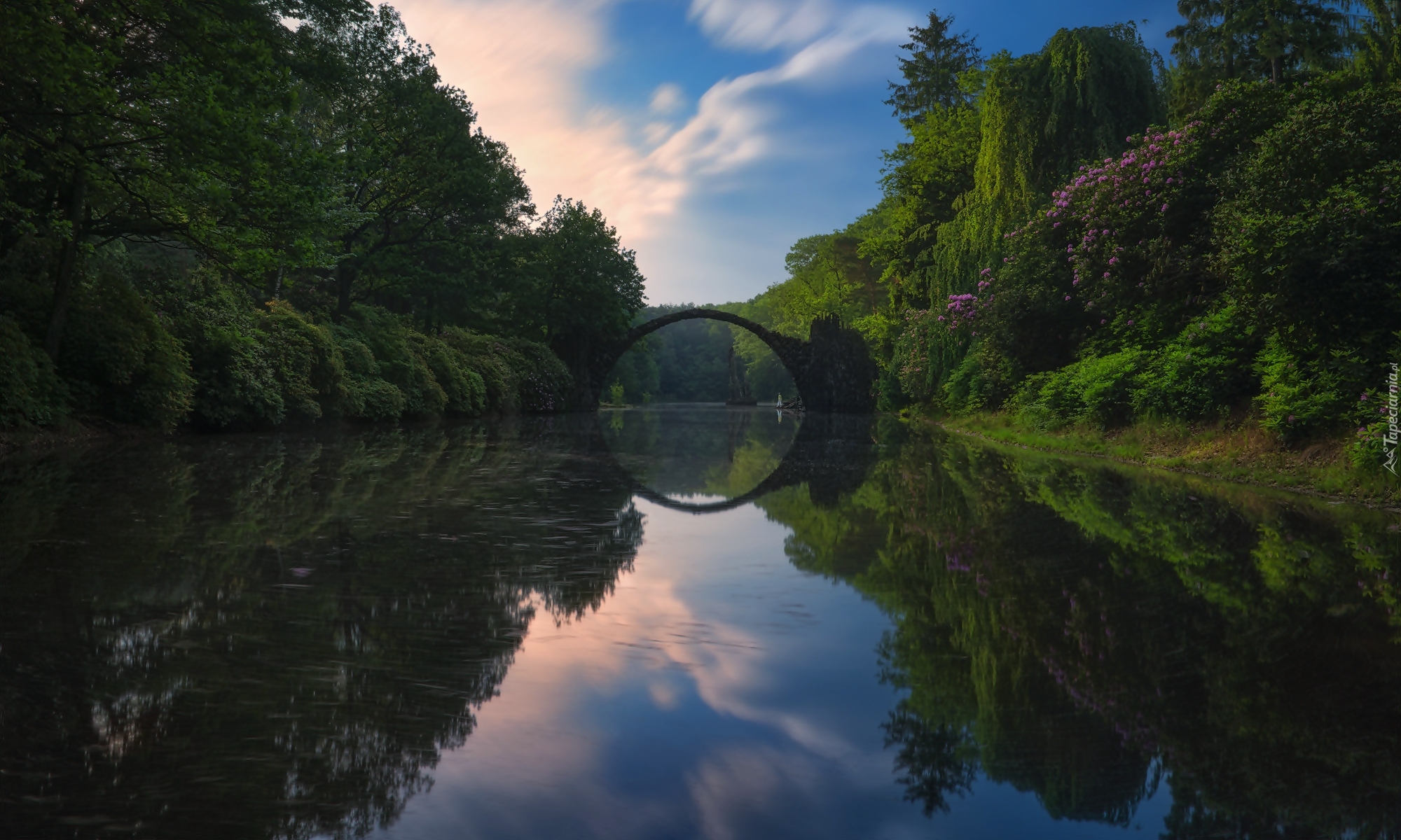 Niemcy, Saksonia, Gablenz, Most łukowy, Jezioro Rakotz, Park Rododendronów Kromlau