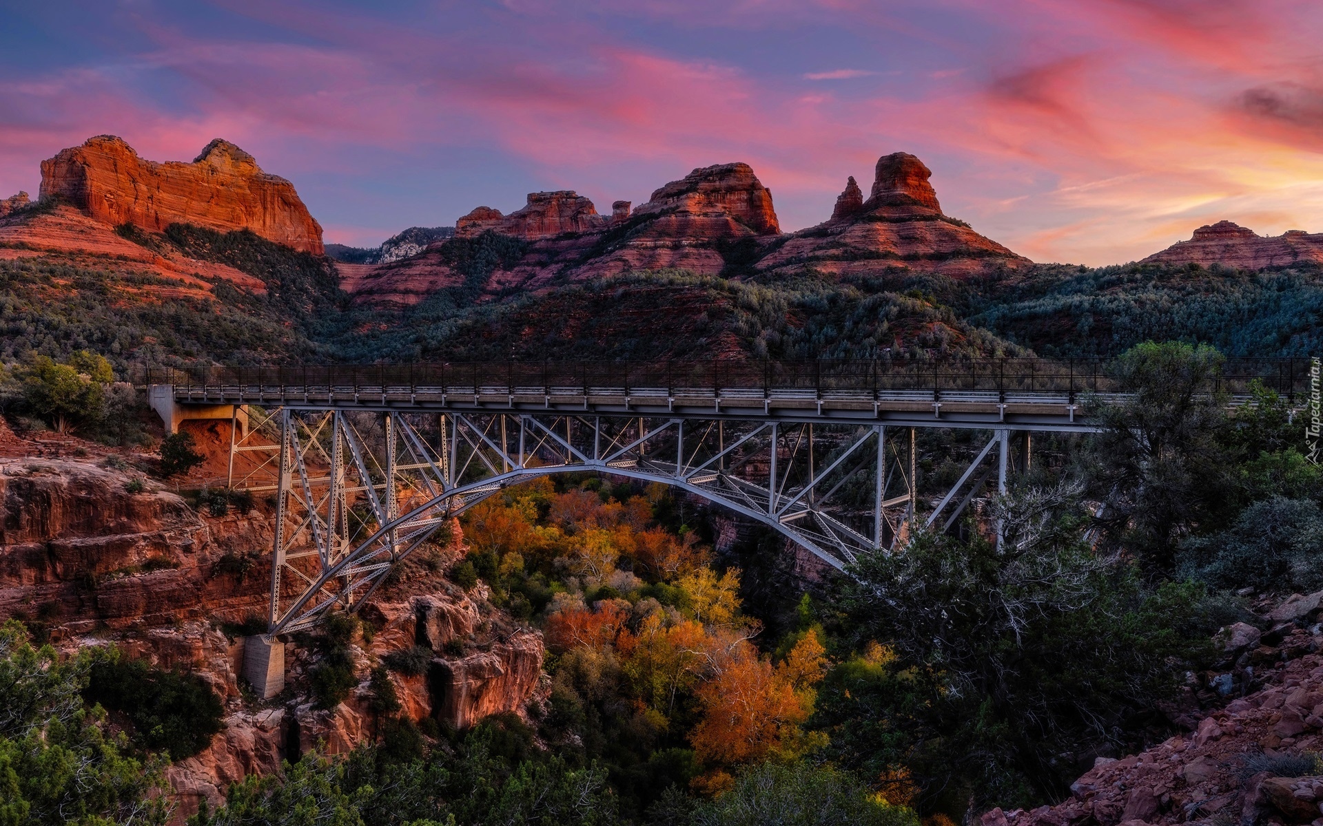 Stany Zjednoczone, Arizona, Sedona, Góry, Skały, Most, Midegly Bridge, Oak Creek Canyon, Drzewa, Jesień