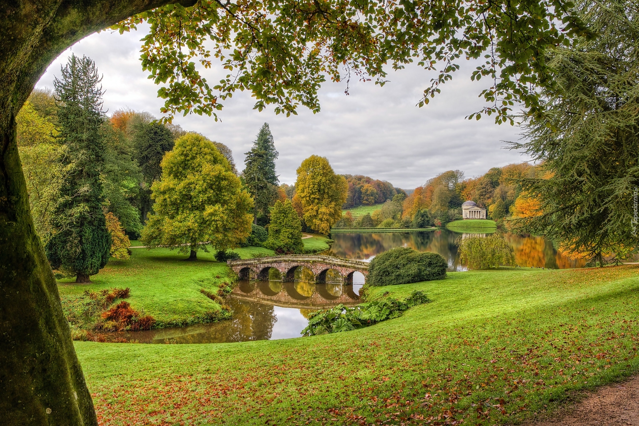 Park, Jesień, Drzewa, Jezioro, Kamienny, Most, Rezydencja, Stourhead House, Hrabstwo Wiltshire, Anglia