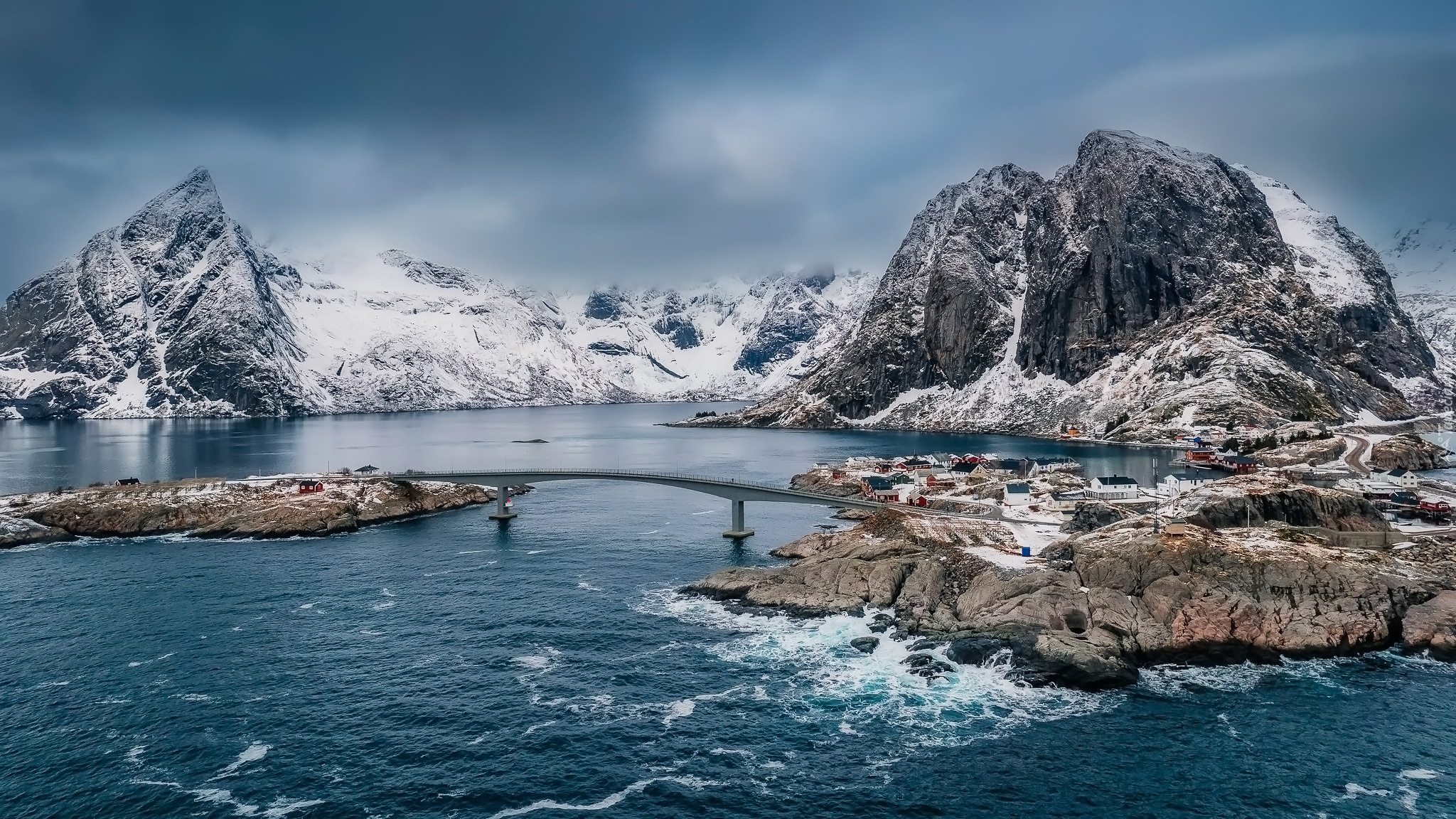 Morze, Skały, Góry, Lofoty, Most, Wieś Hamnoy, Norwegia