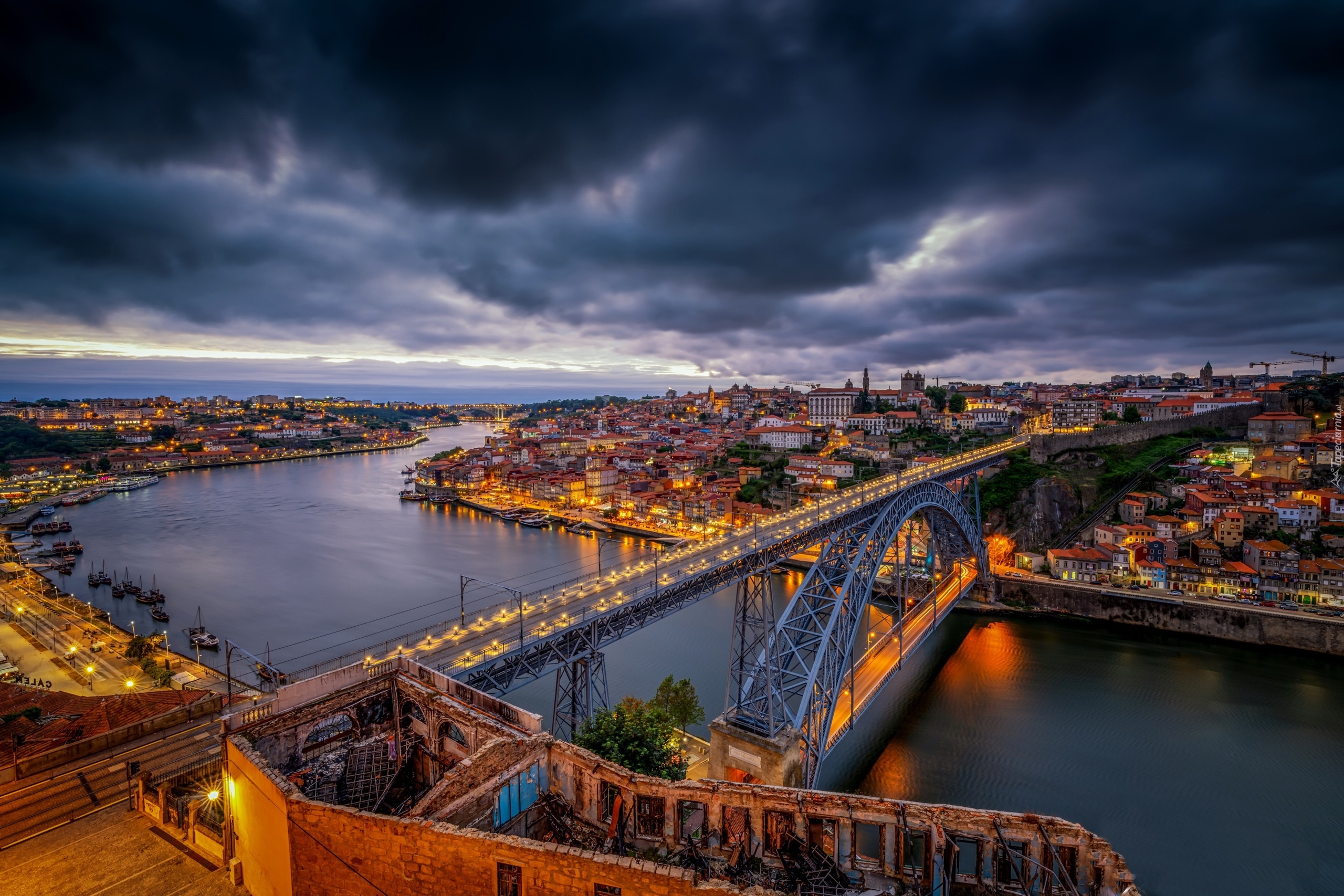 Portugalia, Porto, Rzeka Duero, Most Ponte Dom Luis I, Ciemne, Chmury