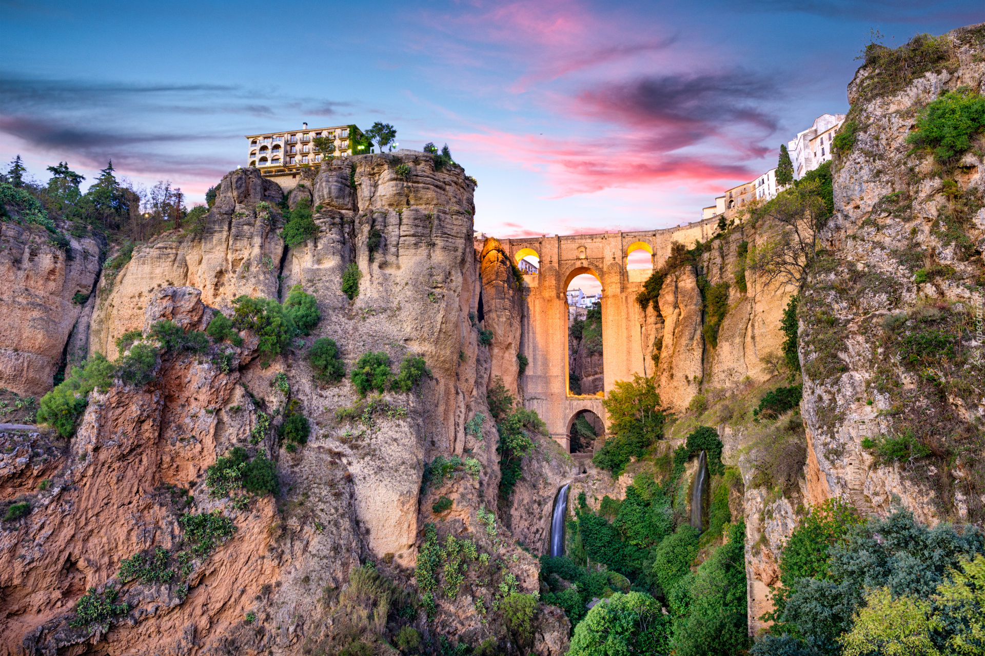 Skały, Miasto Ronda, Domy, Wąwóz Tajo, Most Puente Nuevo, Prowincja Malaga, Andaluzja, Hiszpania