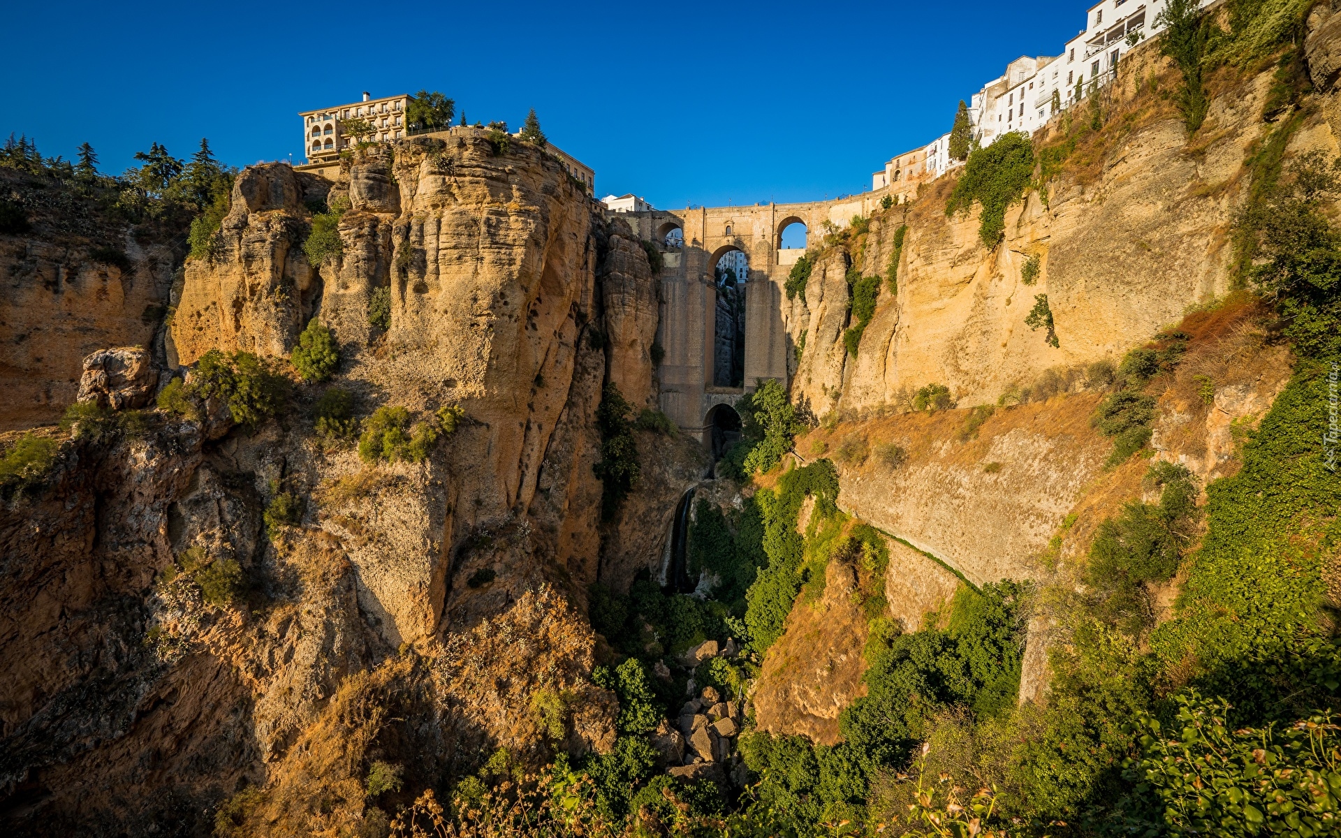 Skały, Domy, Miasto Ronda, Wąwóz Tajo, Most Puente Nuevo, Prowincja Malaga, Andaluzja, Hiszpania