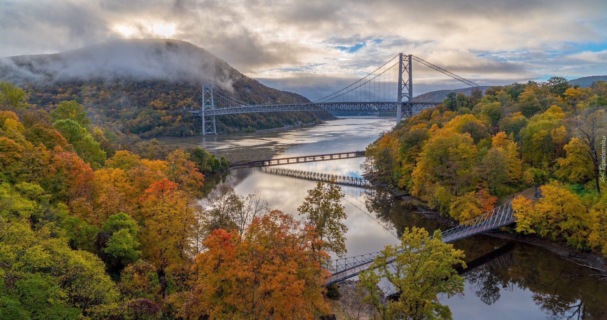 Jesień, Drzewa, Rzeka Hudson River, Most Bear Mountain Bridge, Purple Heart Veterans Memorial Bridge, Góry, Nowy Jork, Stany Zjednoczone