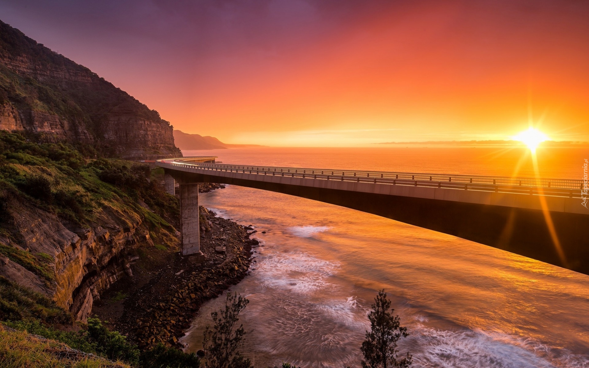 Australia, Nowa Południowa Walia, Zachód słońca, Most Sea Cliff Bridge, Klif, Morze