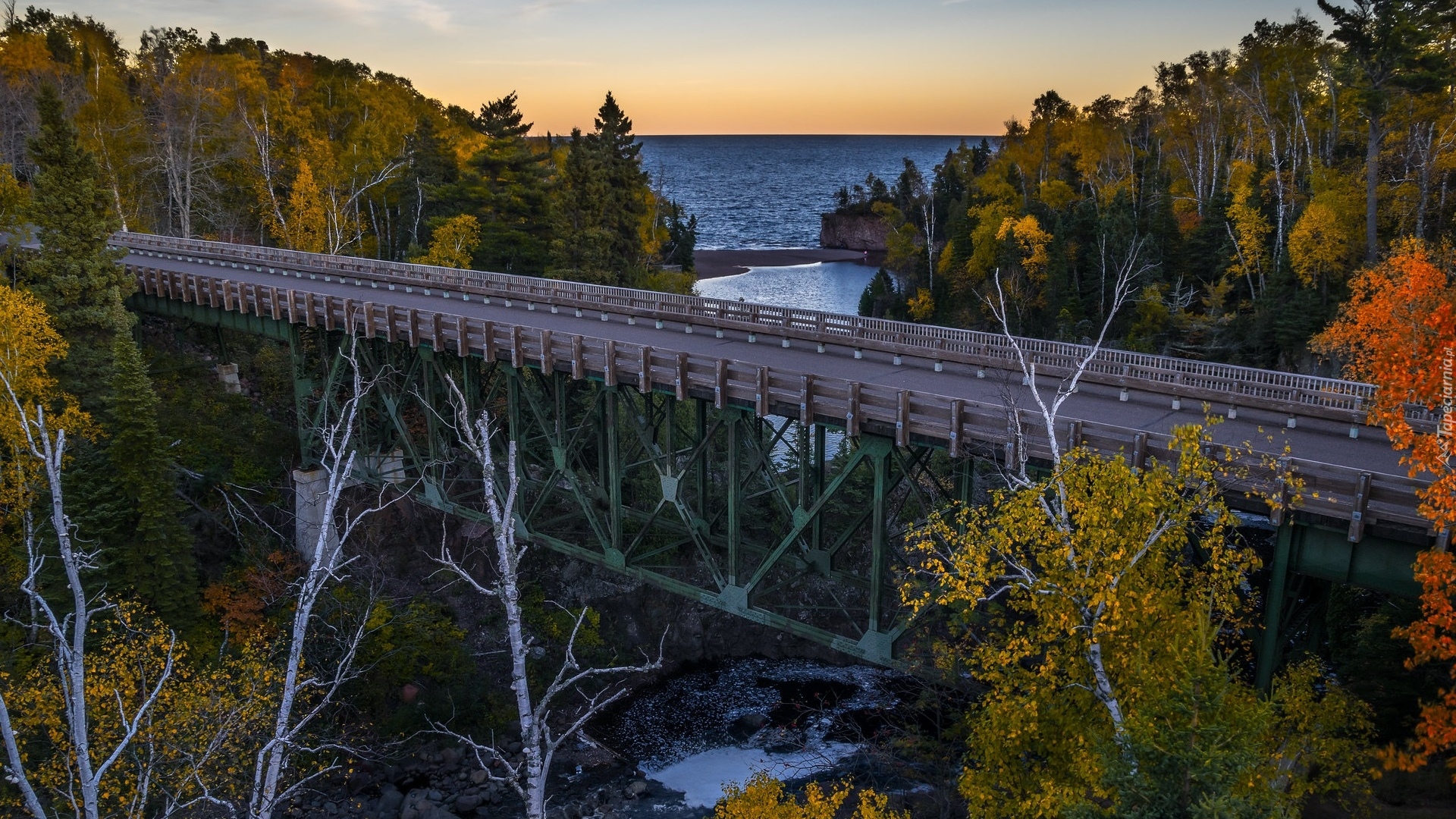 Jesień, Drzewa, Park Stanowy Tettegouche, Most, Tettegouche Bridge, Jezioro, Superior Lake, Stany Zjednoczone